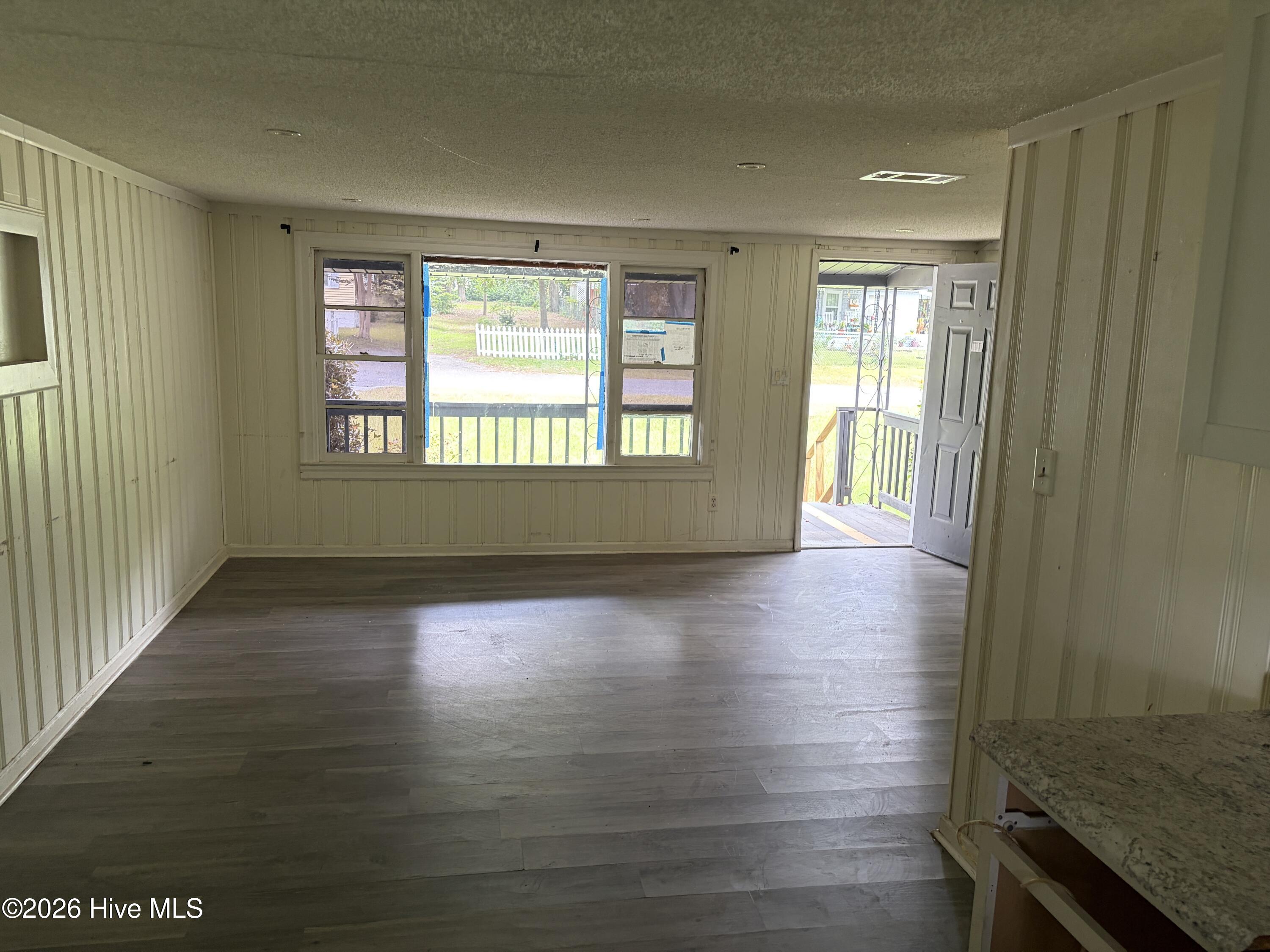 2131 Veterans Drive Property Photo 6