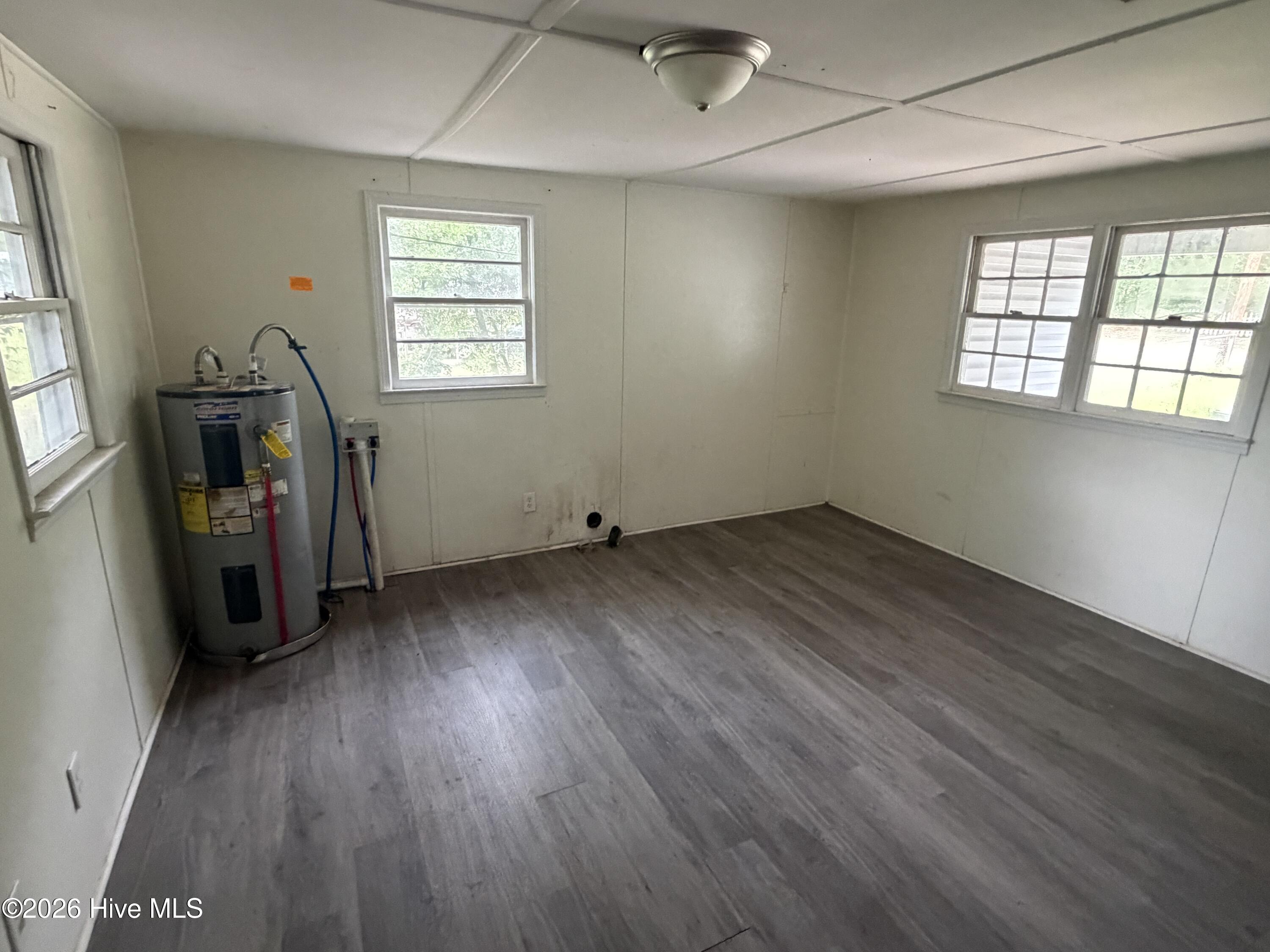 2131 Veterans Drive Property Photo 10
