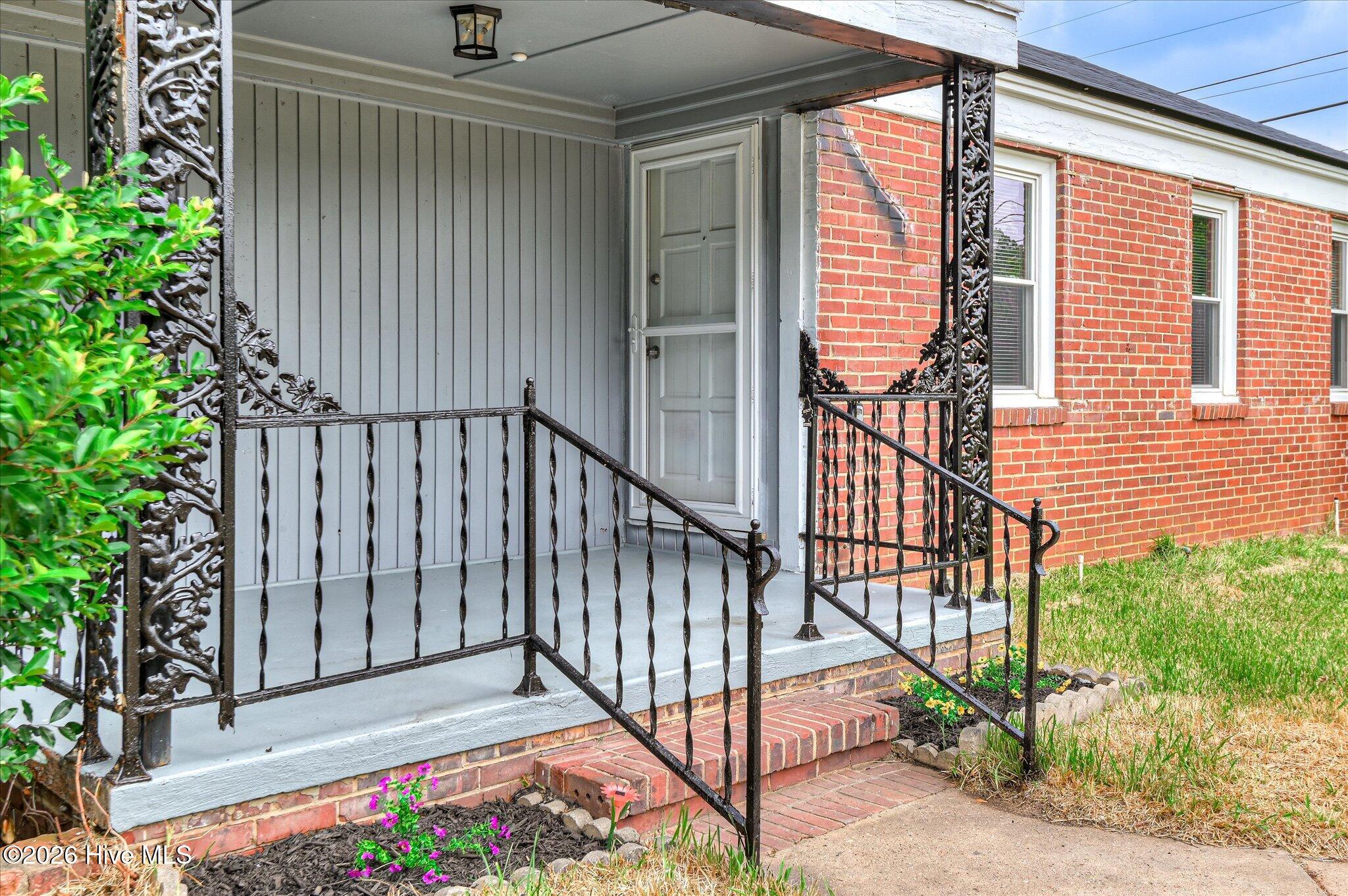 2001 Battle Row Property Photo 6