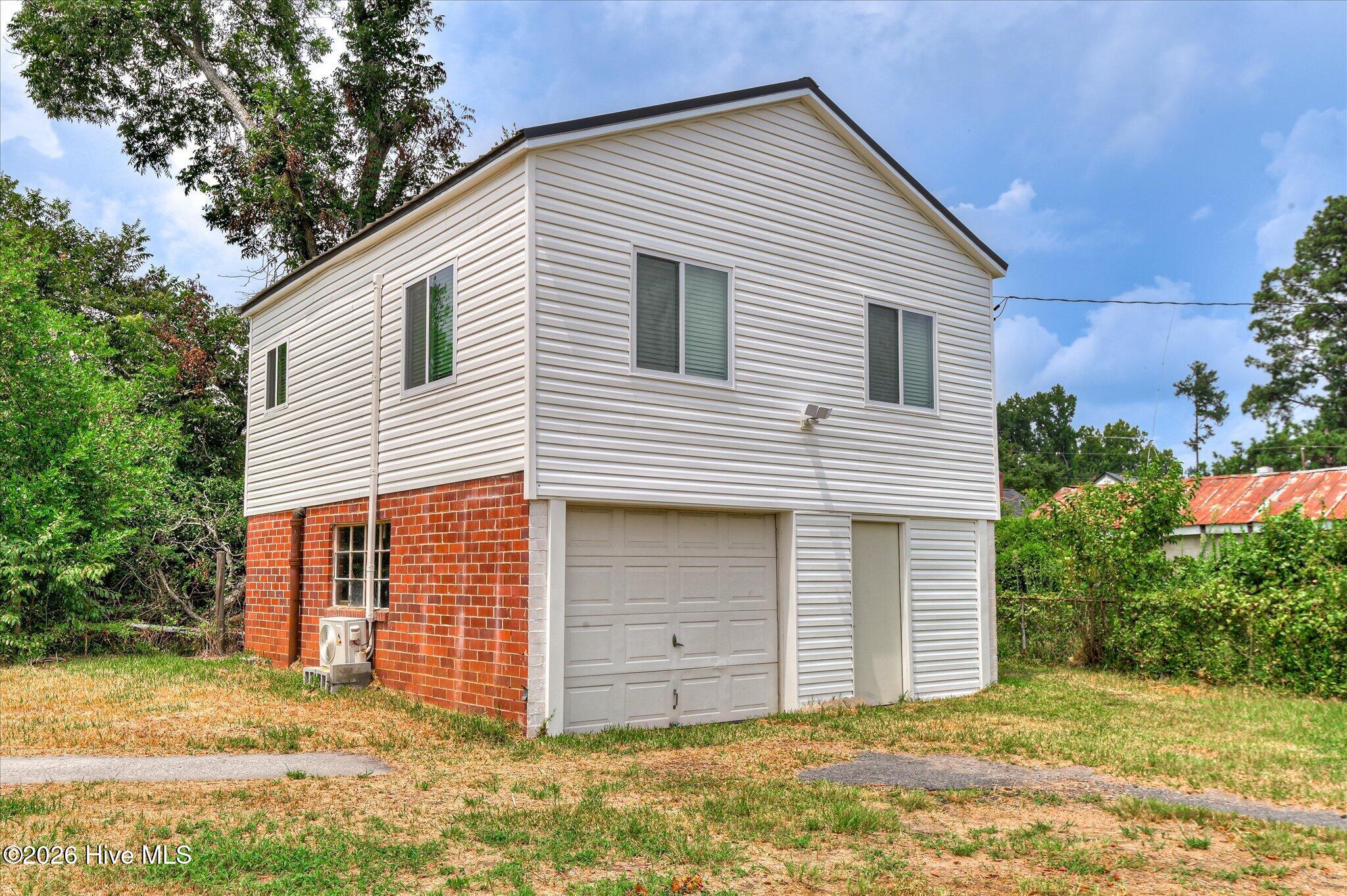 2001 Battle Row Property Photo 37