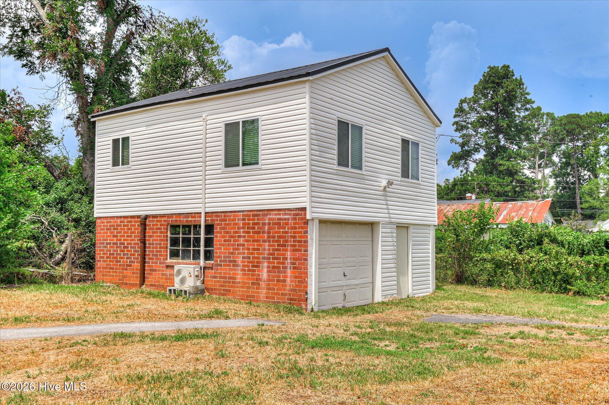2001 Battle Row Property Photo 38