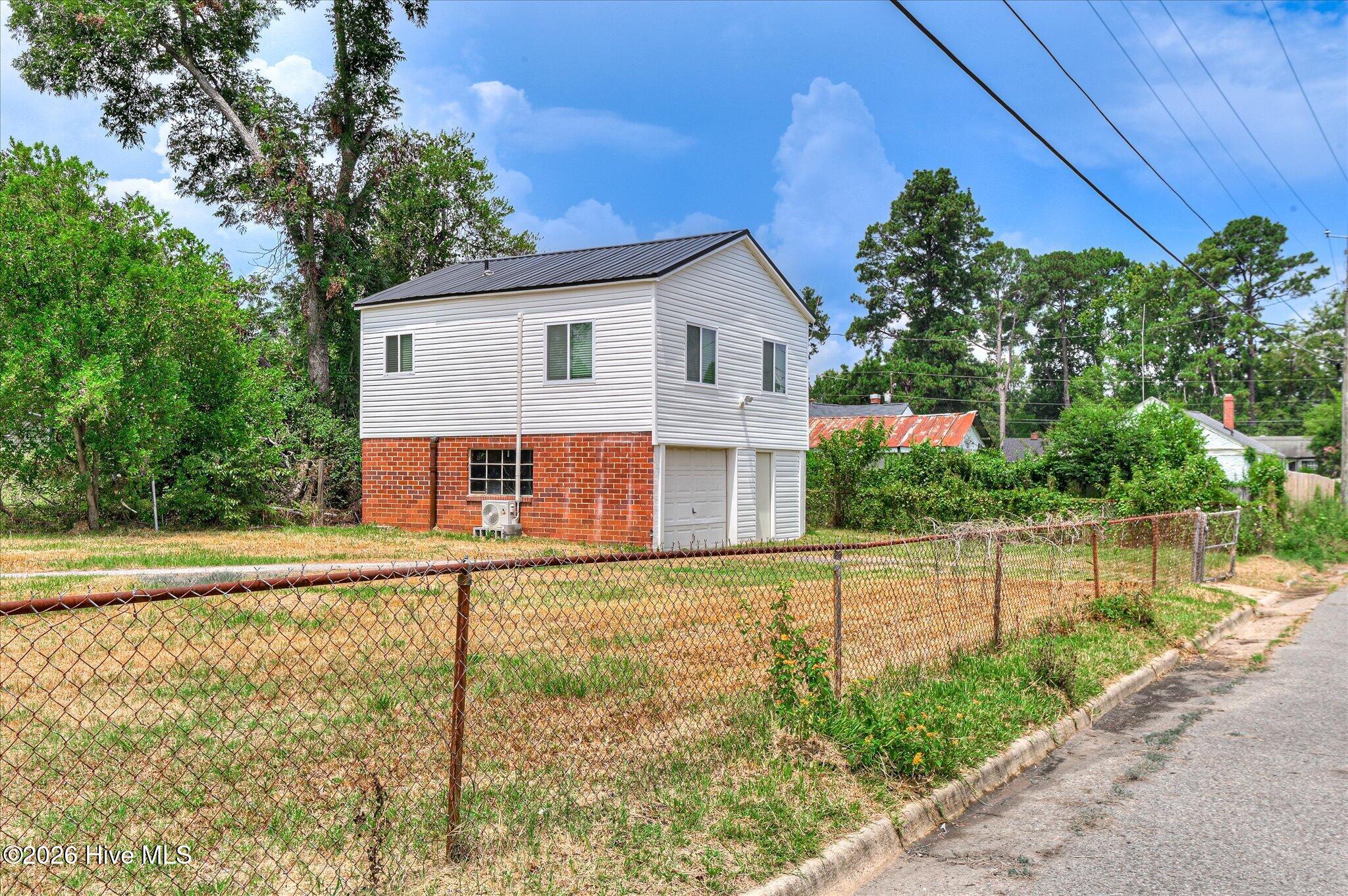 2001 Battle Row Property Photo 62