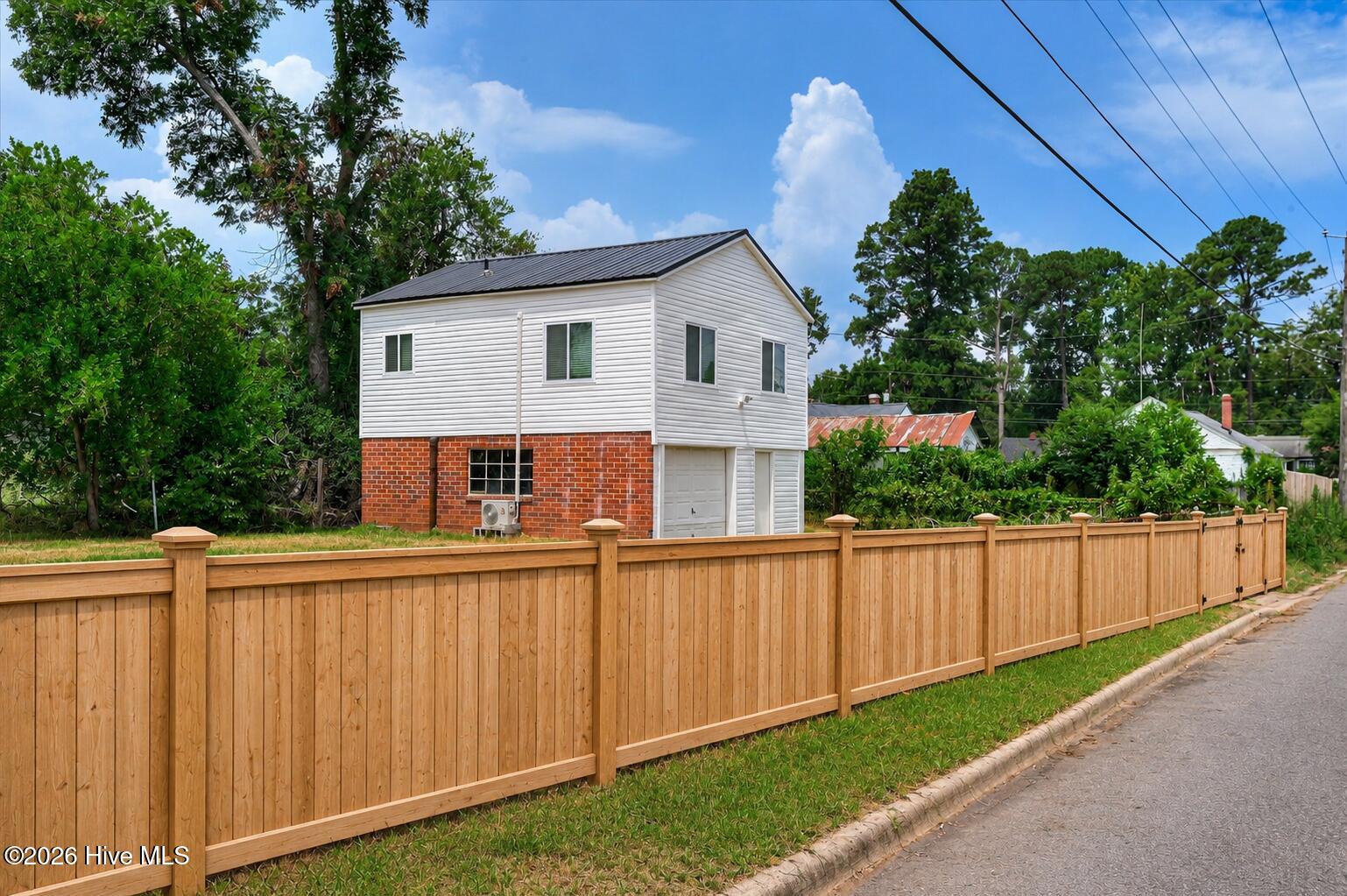 2001 Battle Row Property Photo 72