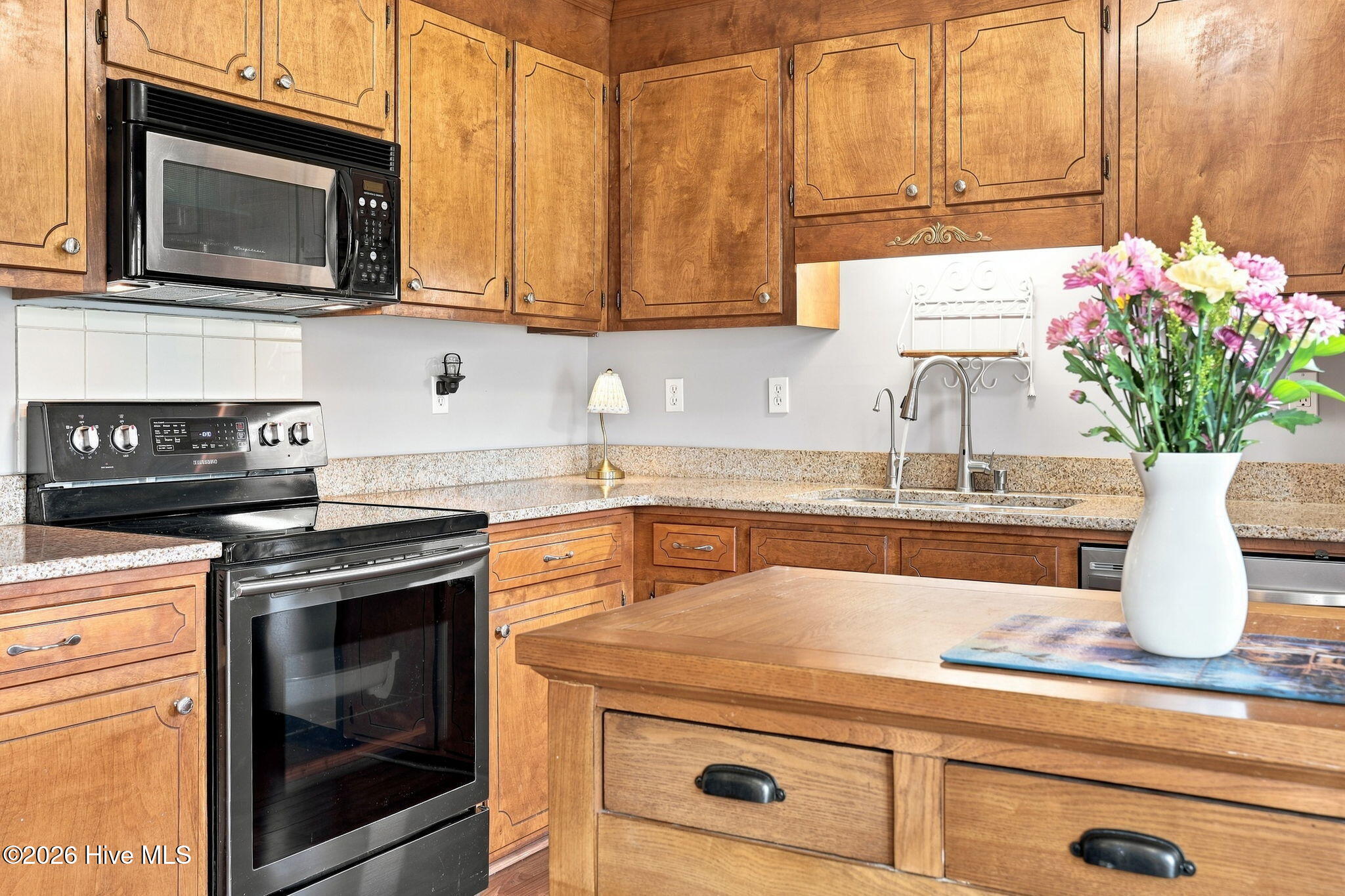 2345 Mayfield Drive Property Photo 6