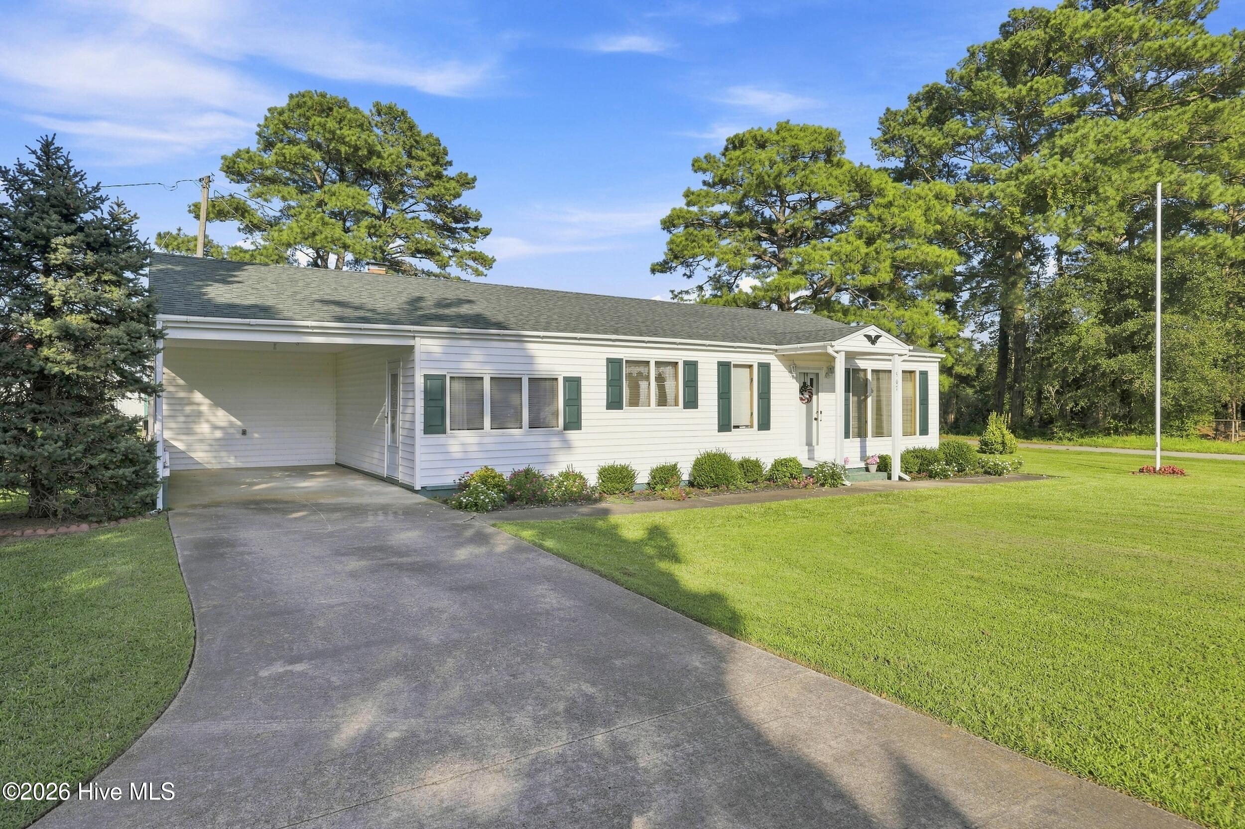507 Narrow Shore Road Property Photo 2