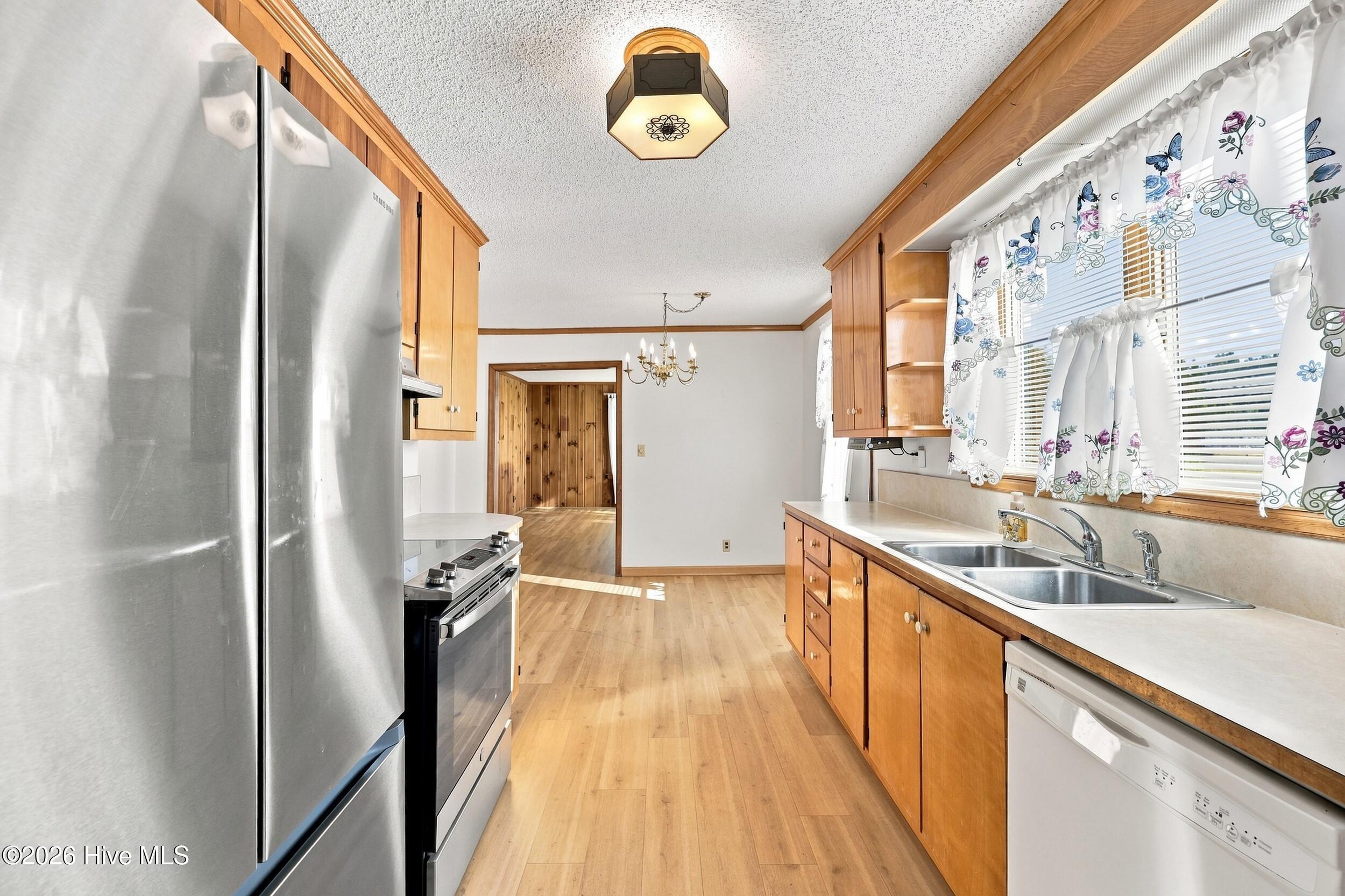 507 Narrow Shore Road Property Photo 4