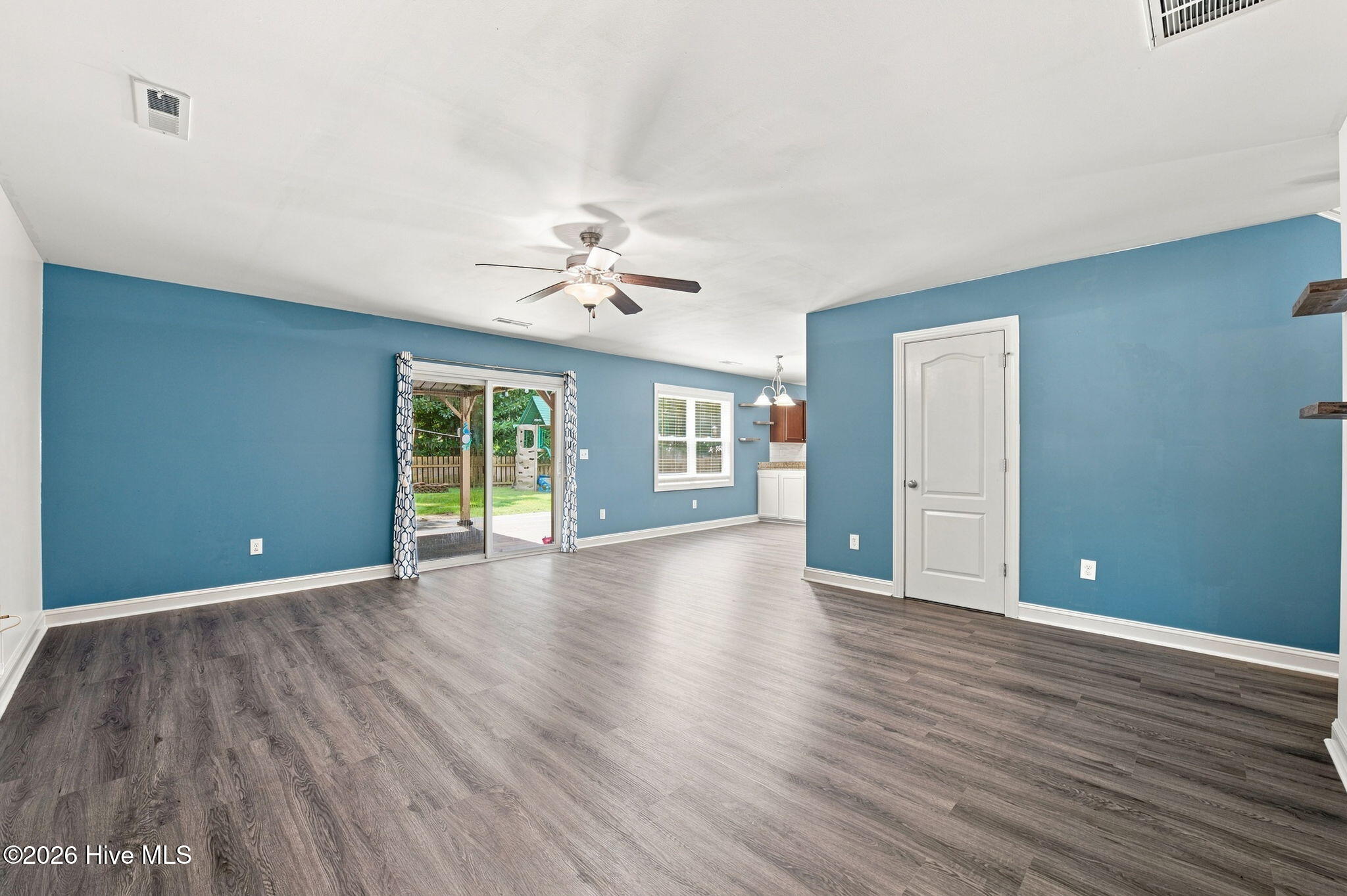 128 Hunting Wood Lane Property Photo 3