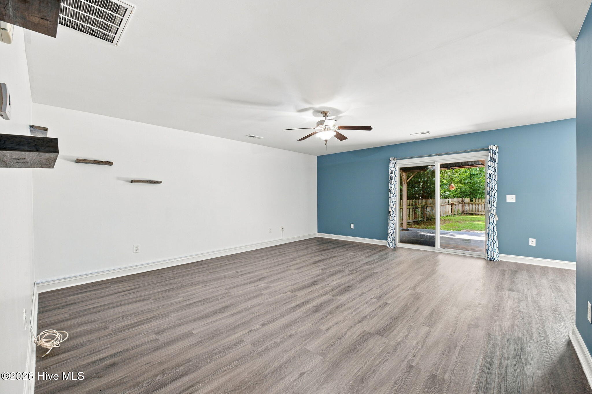 128 Hunting Wood Lane Property Photo 4