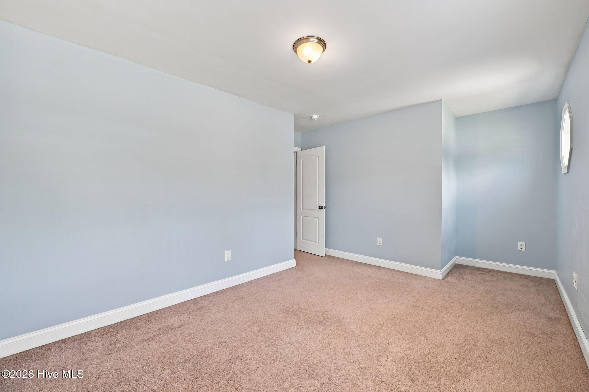 128 Hunting Wood Lane Property Photo 16