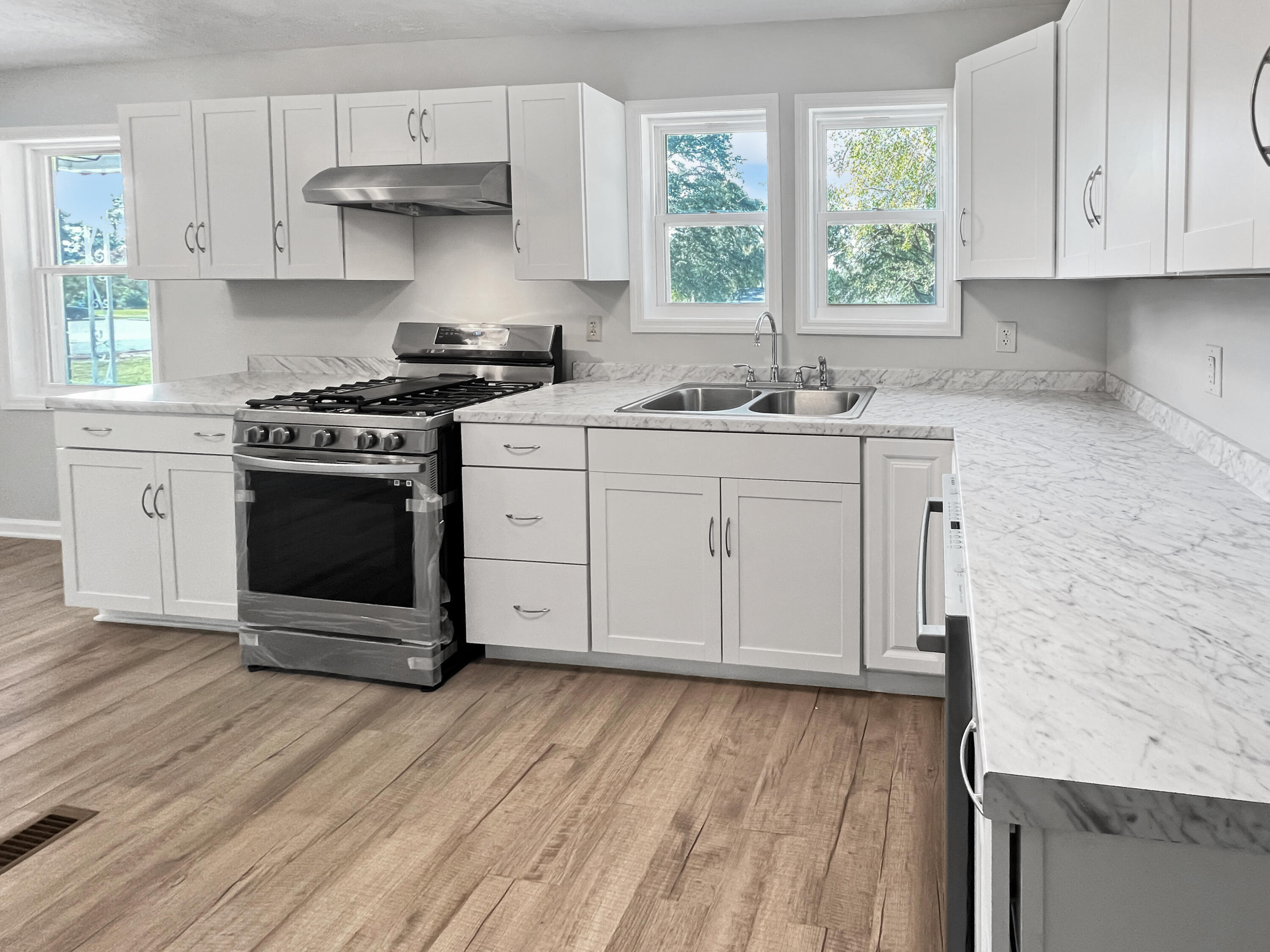 501 2nd Street Property Photo 2