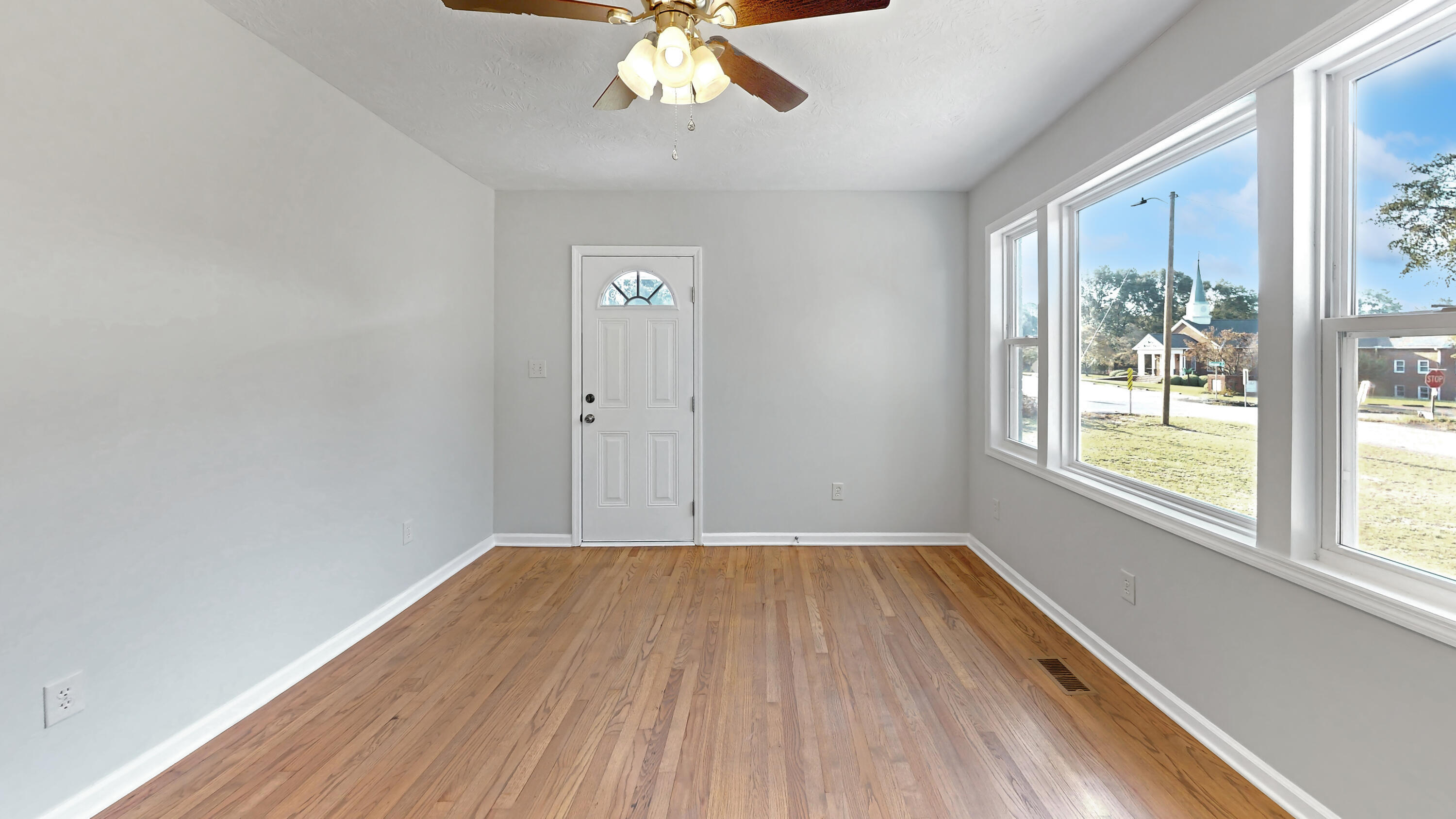 501 2nd Street Property Photo 3