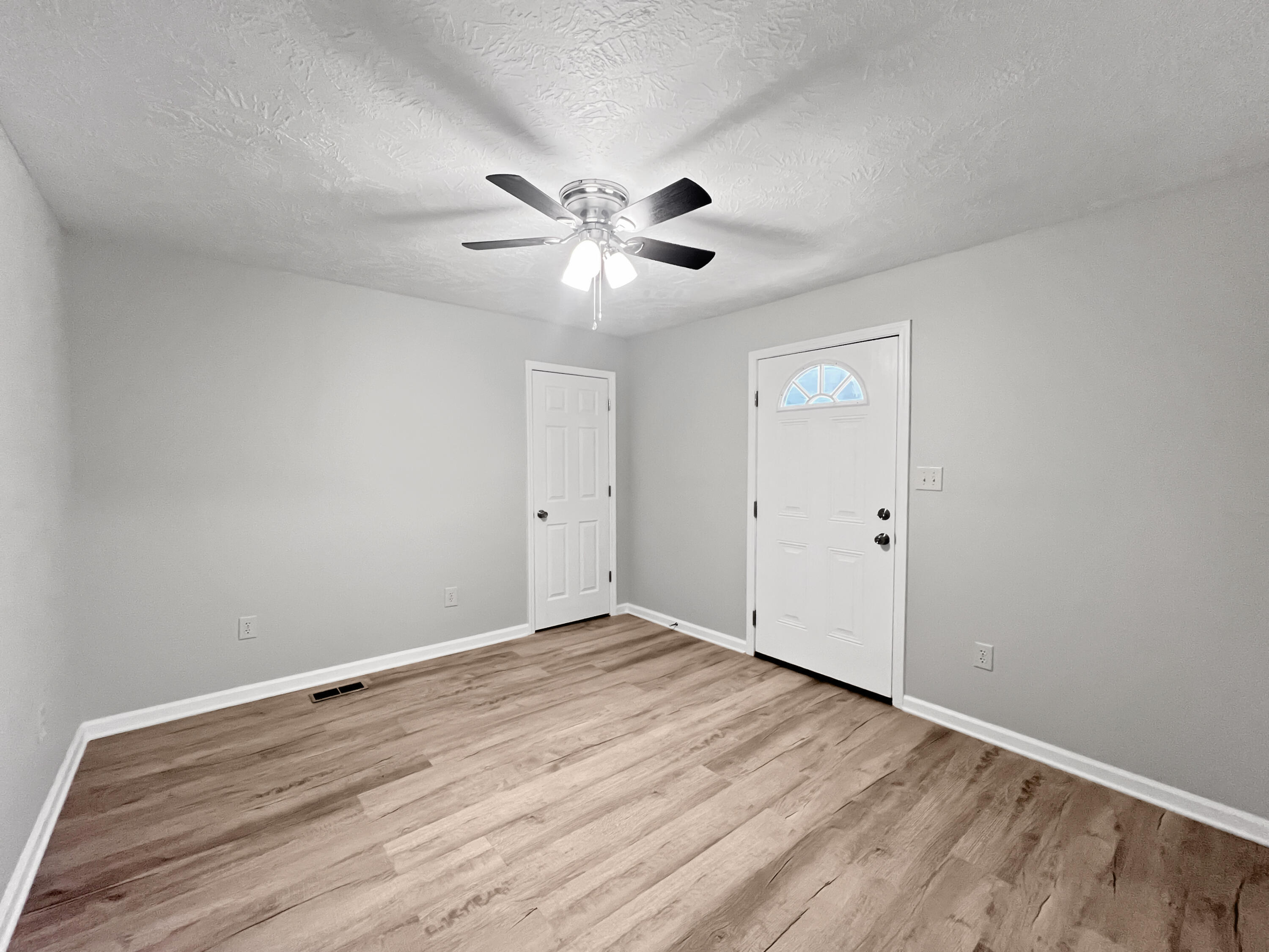 501 2nd Street Property Photo 12