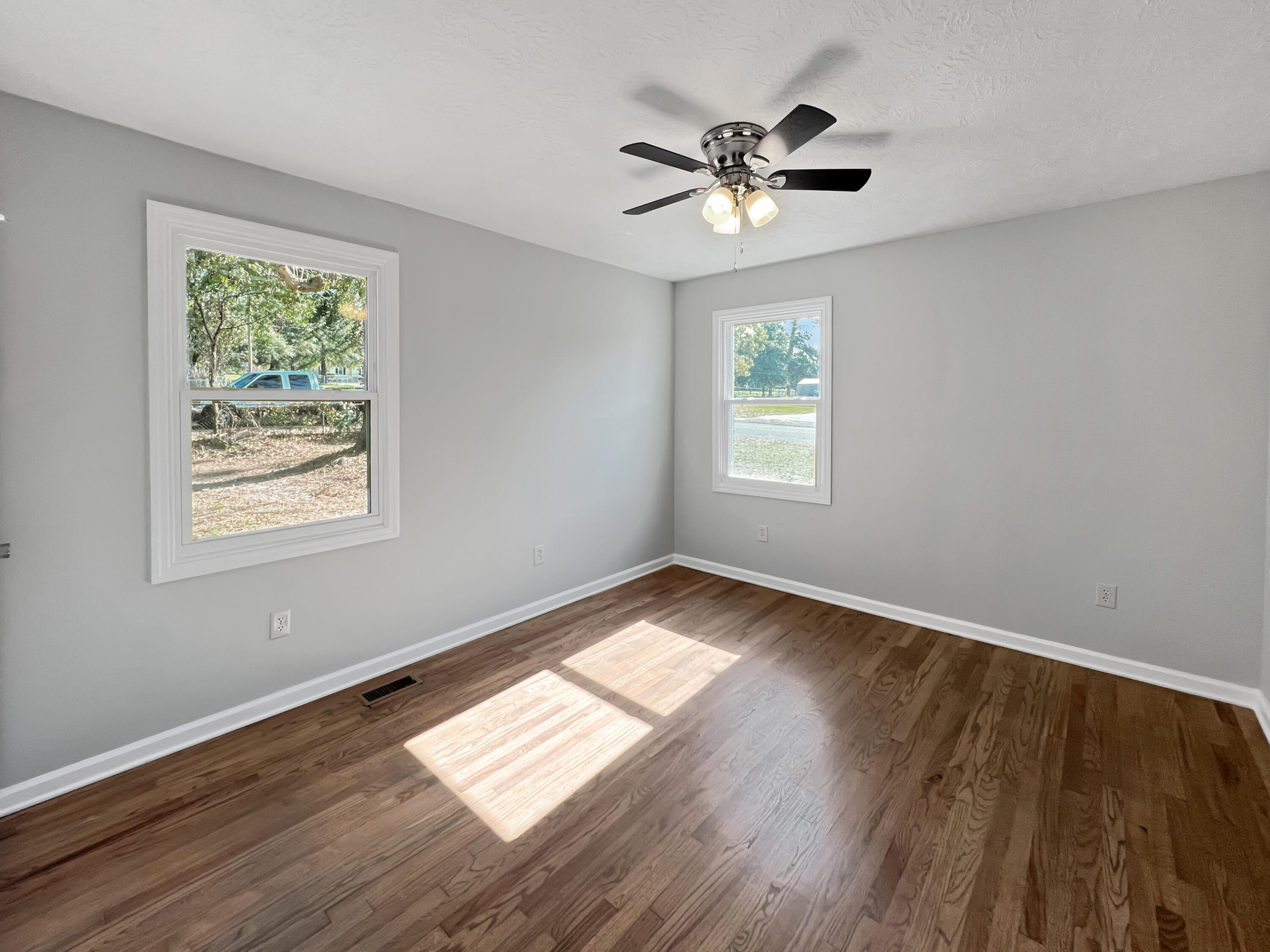 501 2nd Street Property Photo 14