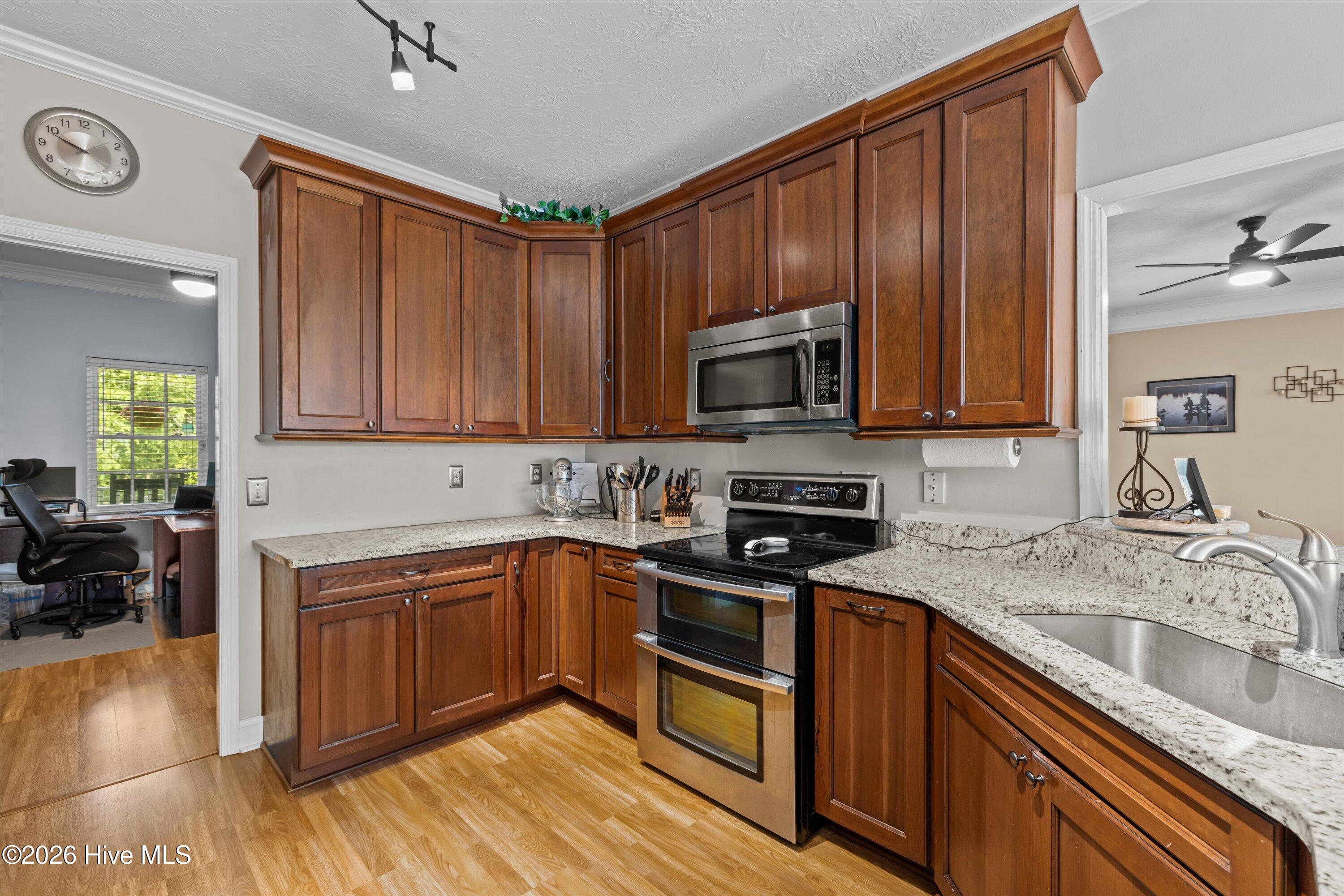 553 Oakwood Pointe Road Property Photo 12