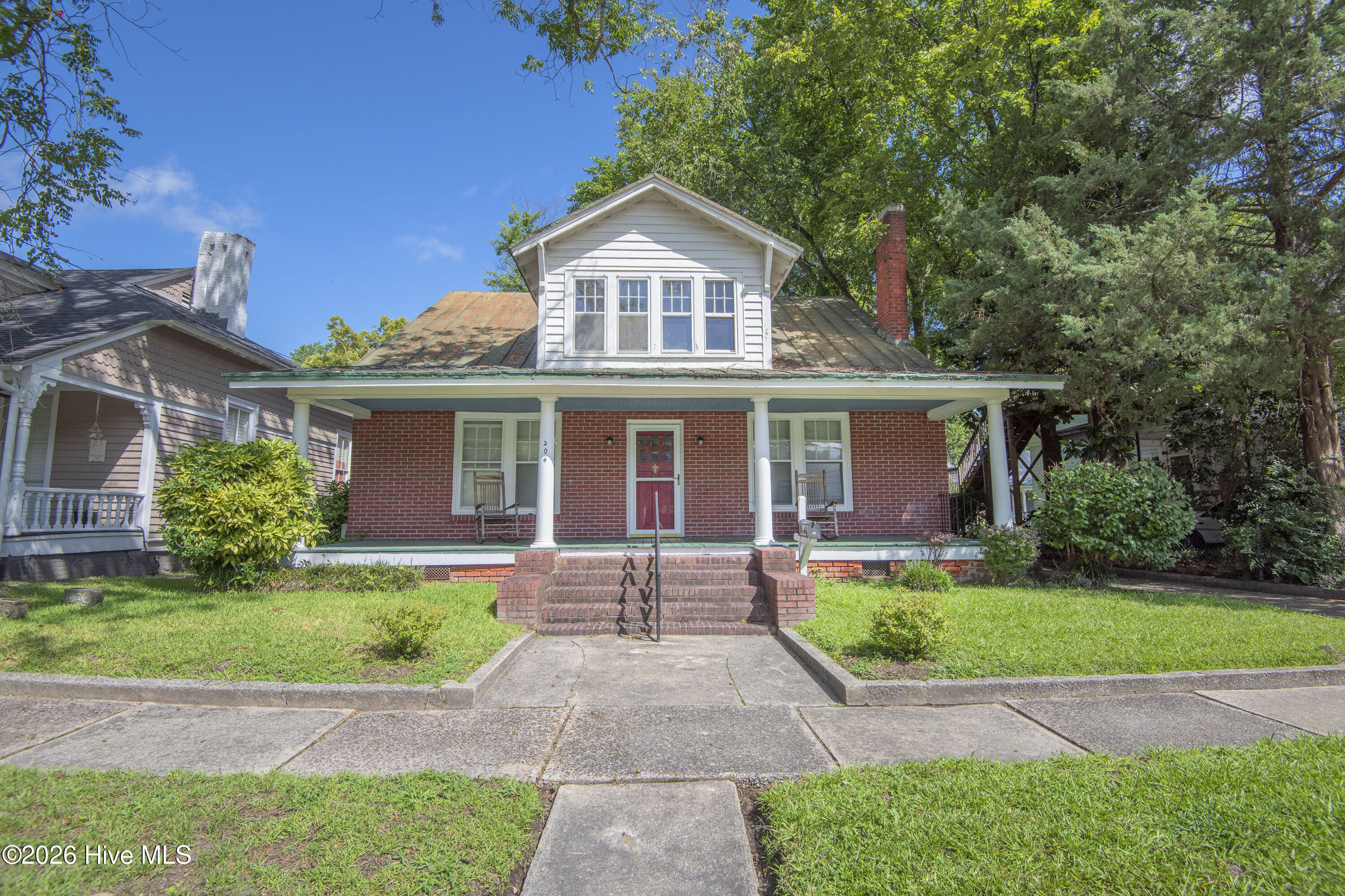204 E Baker Street Property Photo 1