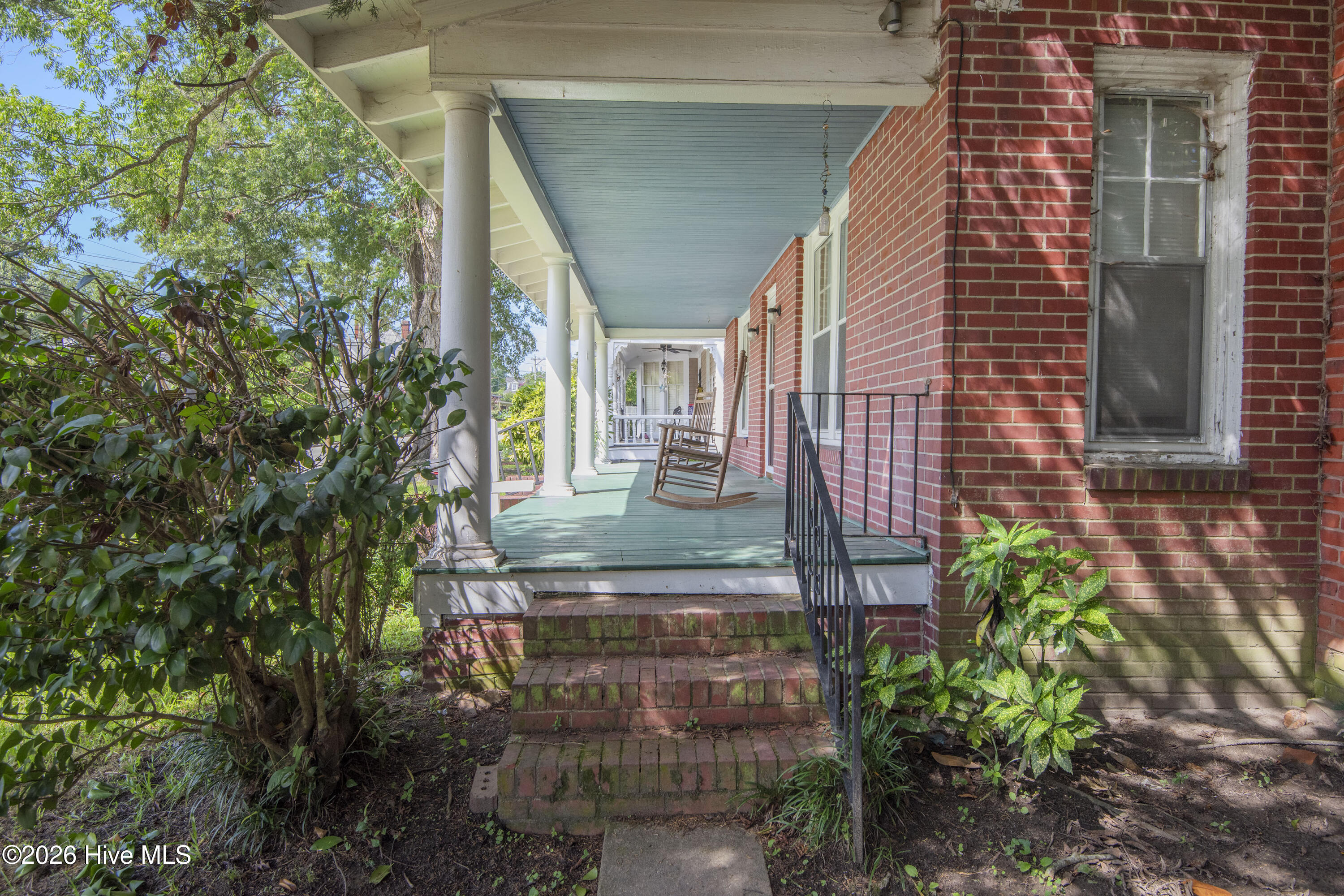 204 E Baker Street Property Photo 4