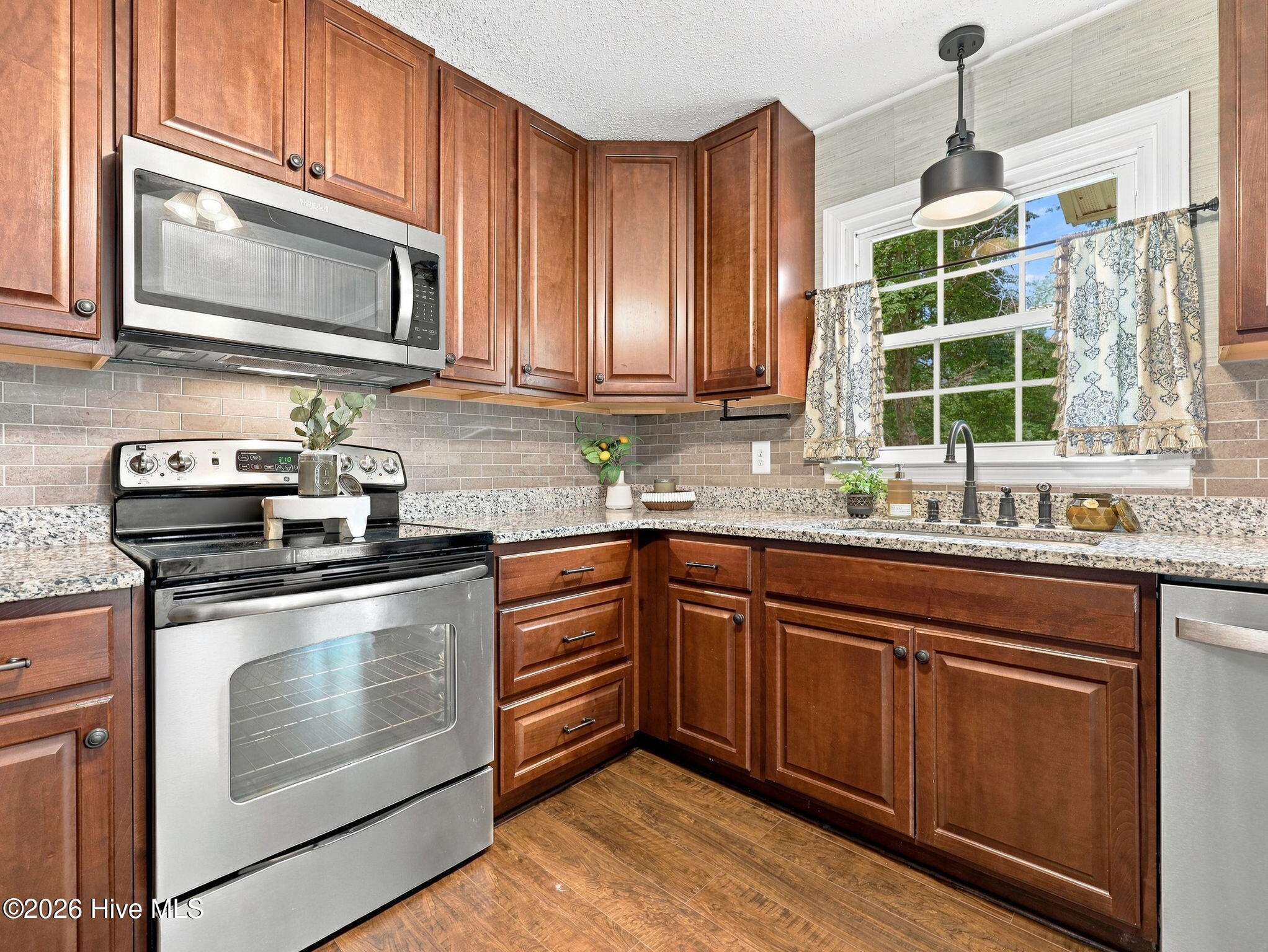 2212 Colony Plaza Property Photo 10