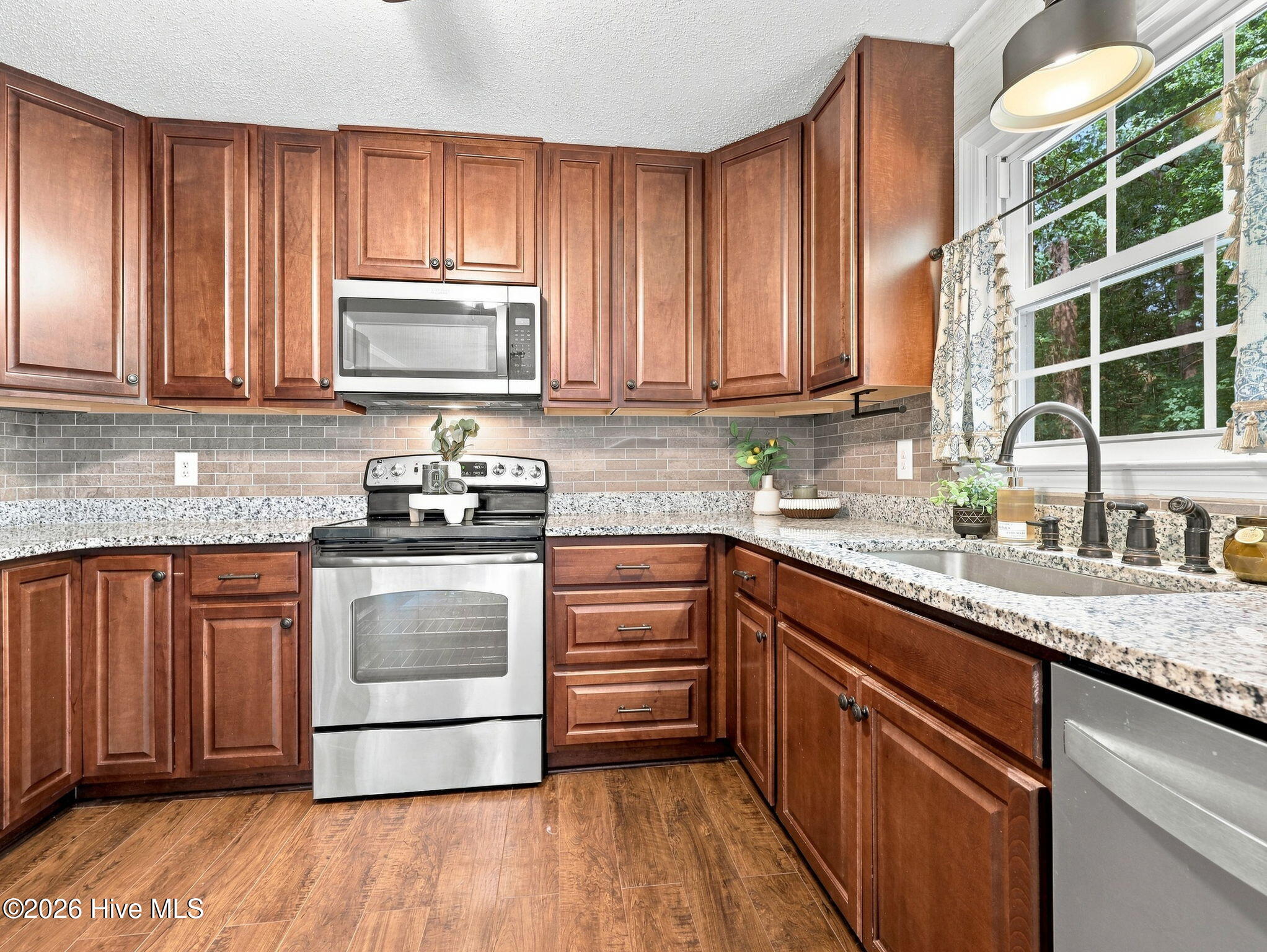 2212 Colony Plaza Property Photo 11