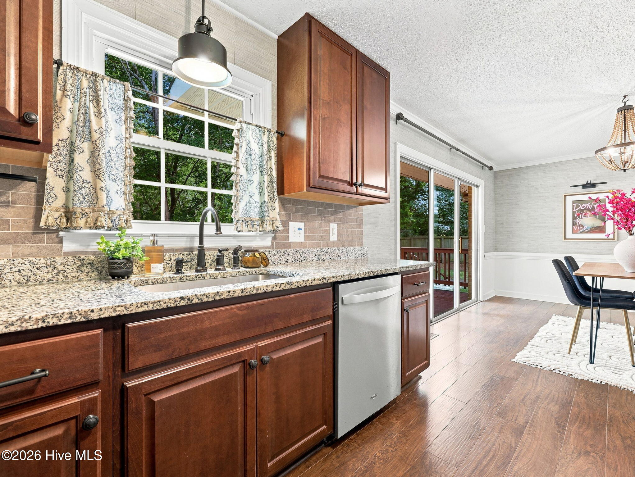 2212 Colony Plaza Property Photo 12