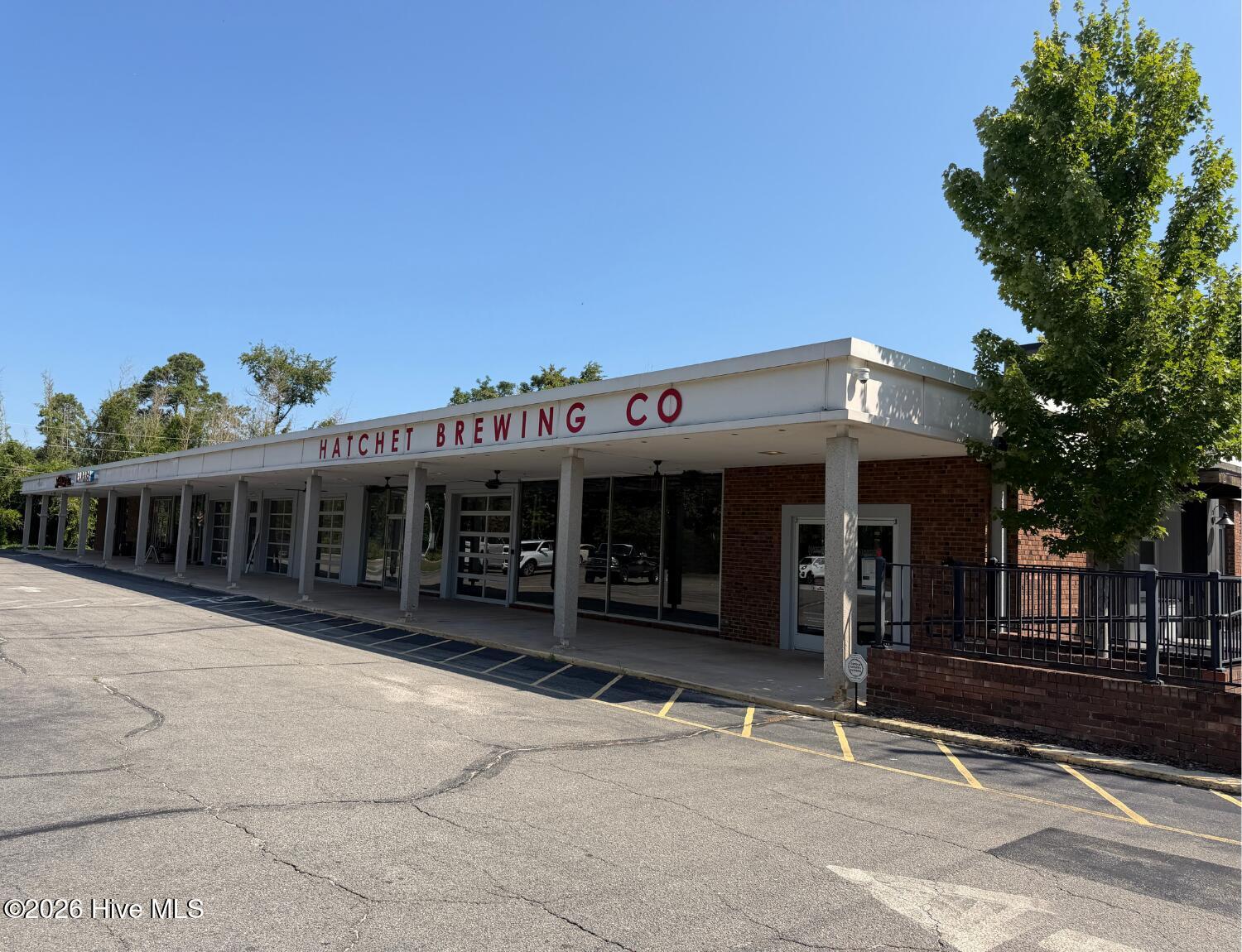 490 Sw Broad Street Property Photo 1