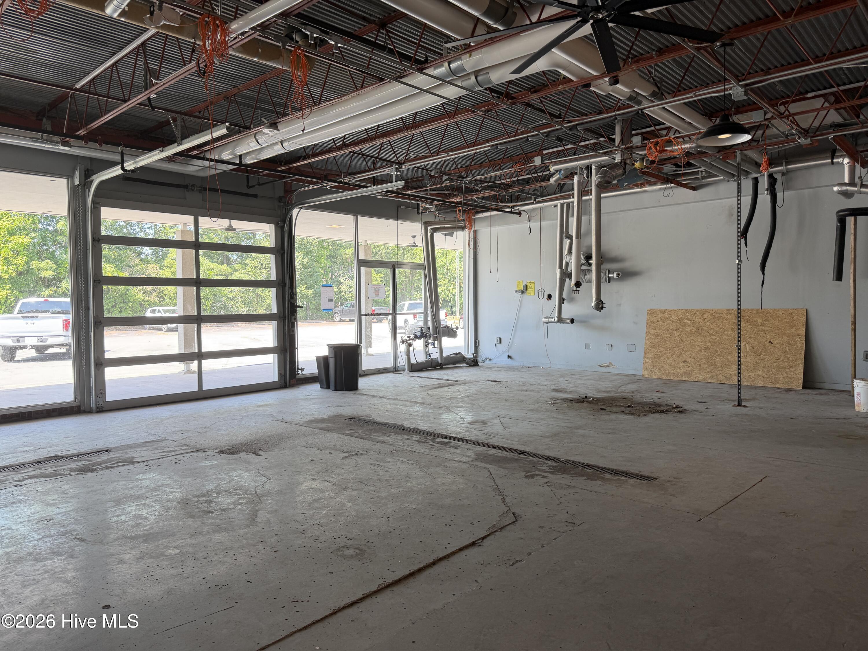 490 Sw Broad Street Property Photo 4
