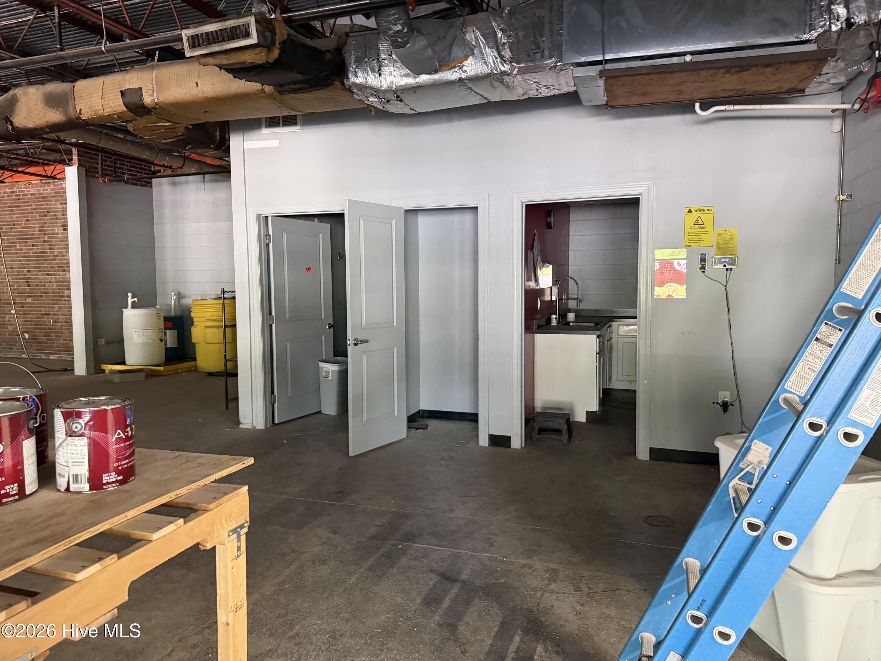 490 Sw Broad Street Property Photo 6