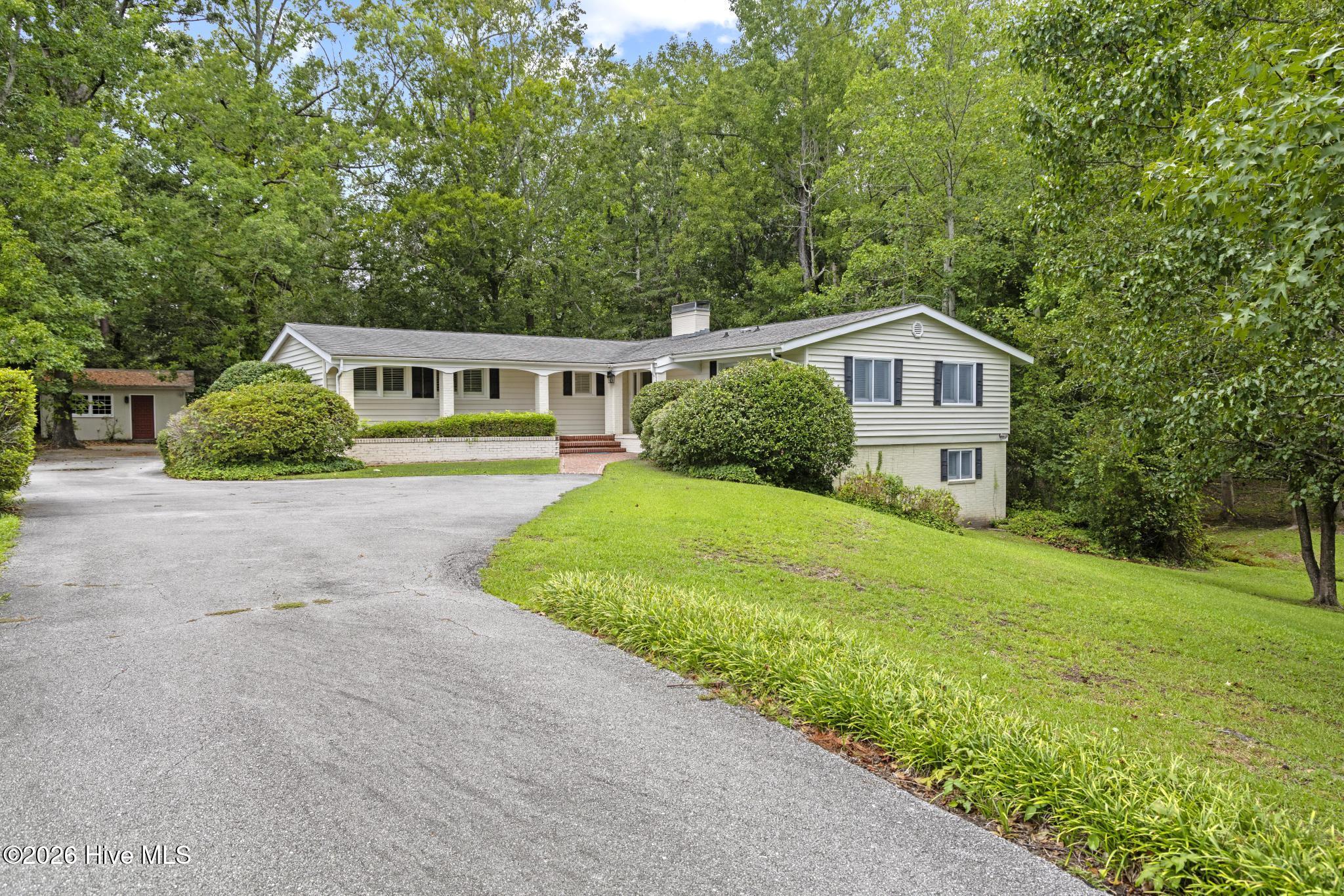 402 Country Club Drive Property Photo 1