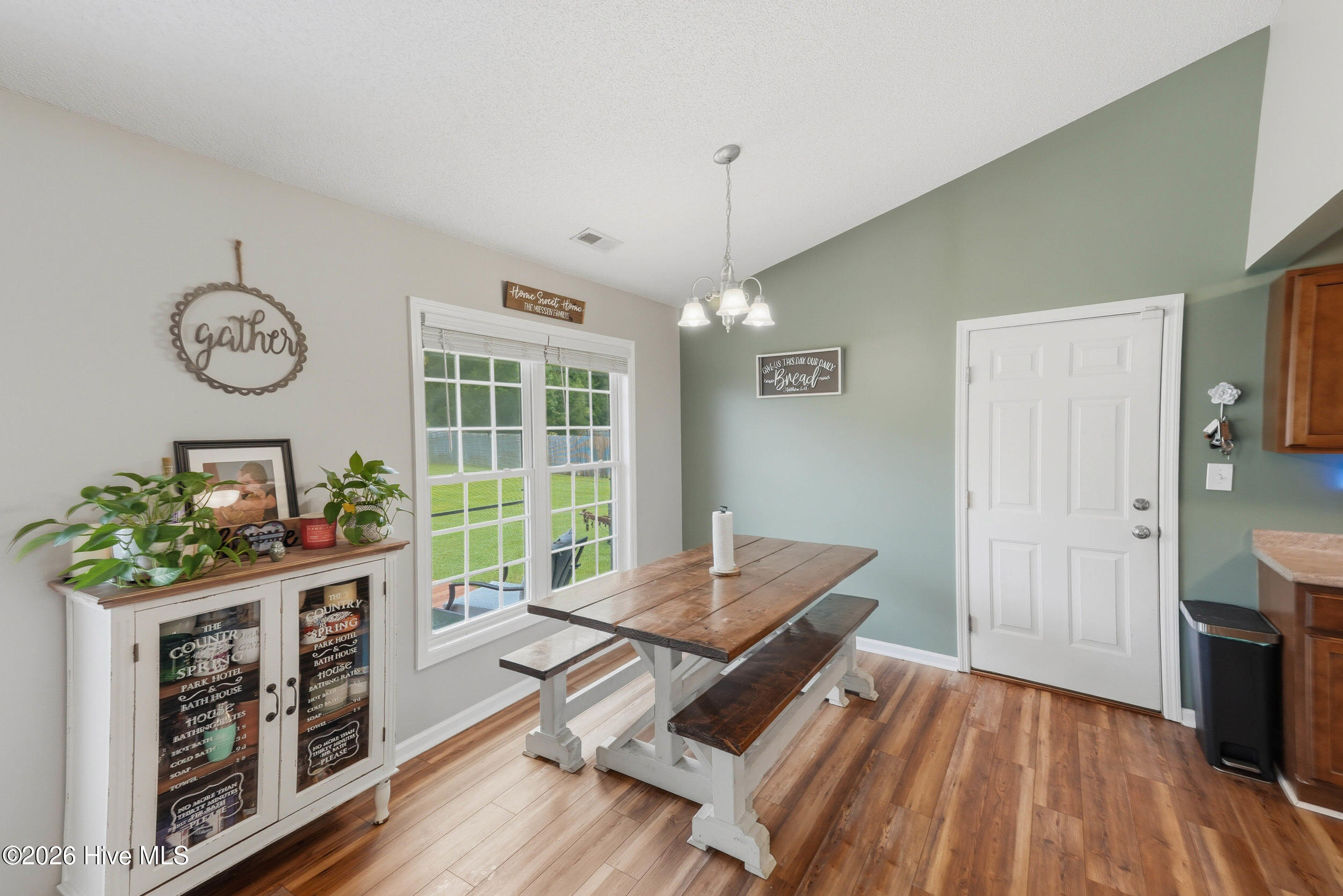 102 Laredo Drive Property Photo 17