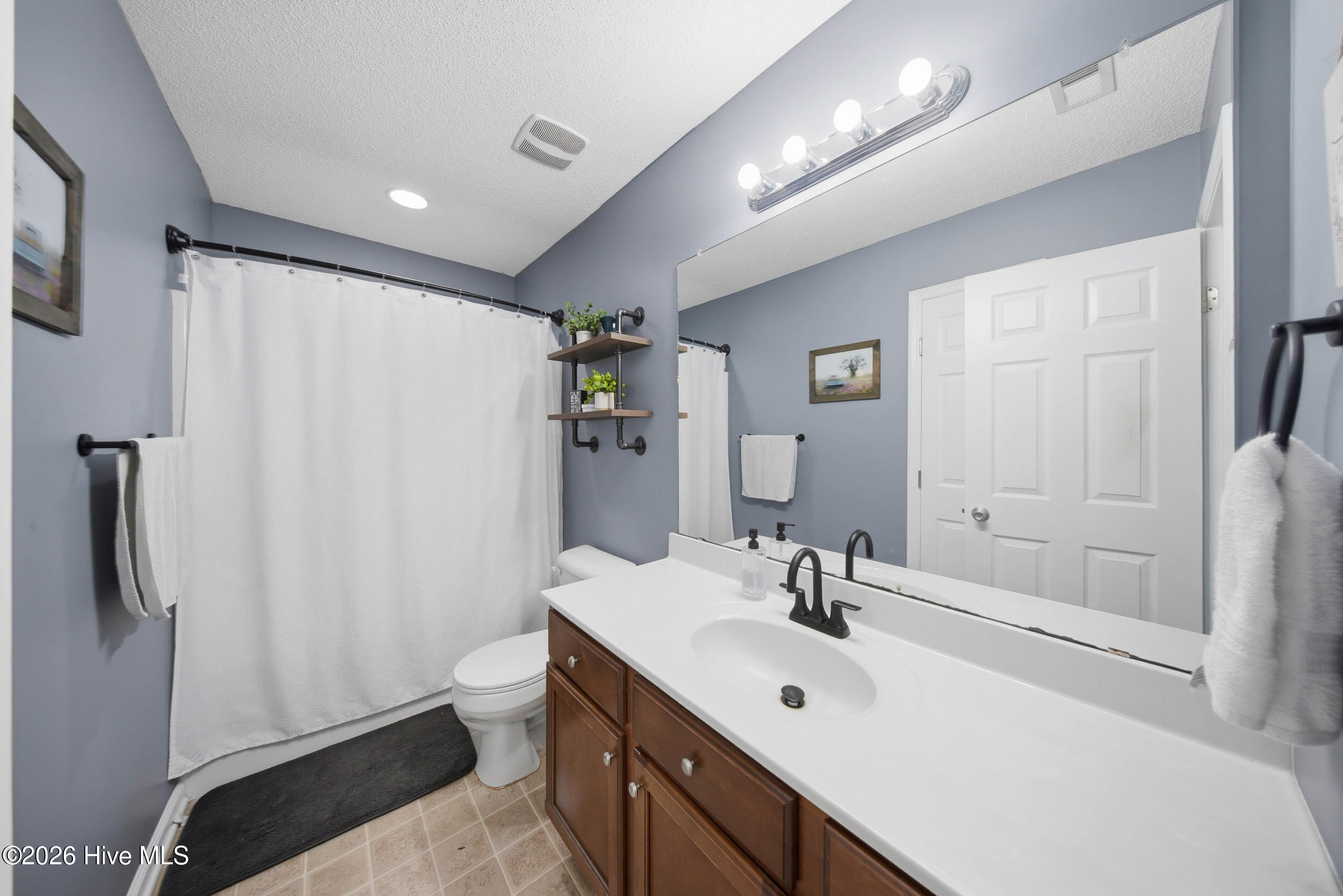 102 Laredo Drive Property Photo 32
