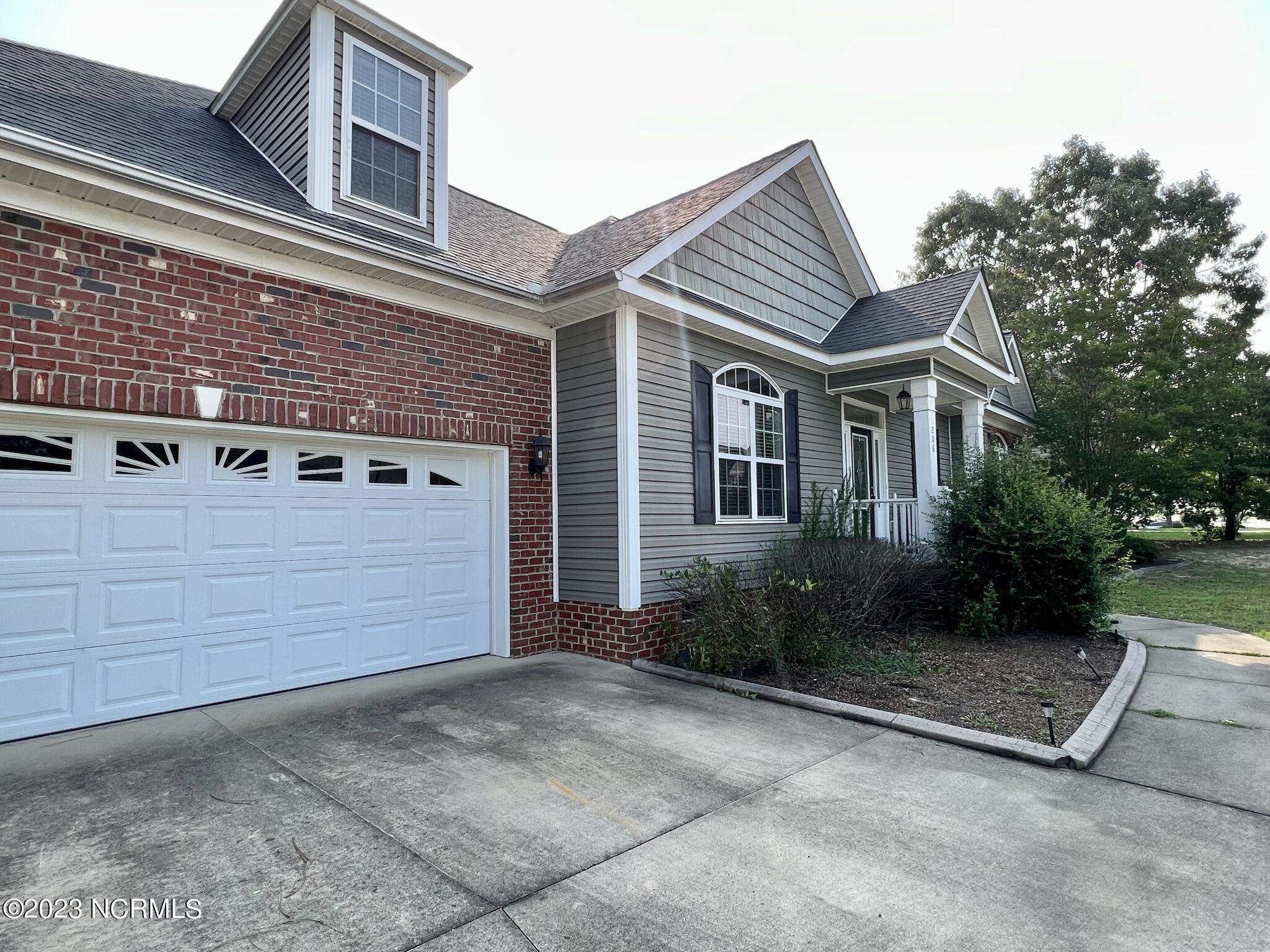 206 Sandy Springs Road Property Photo 4