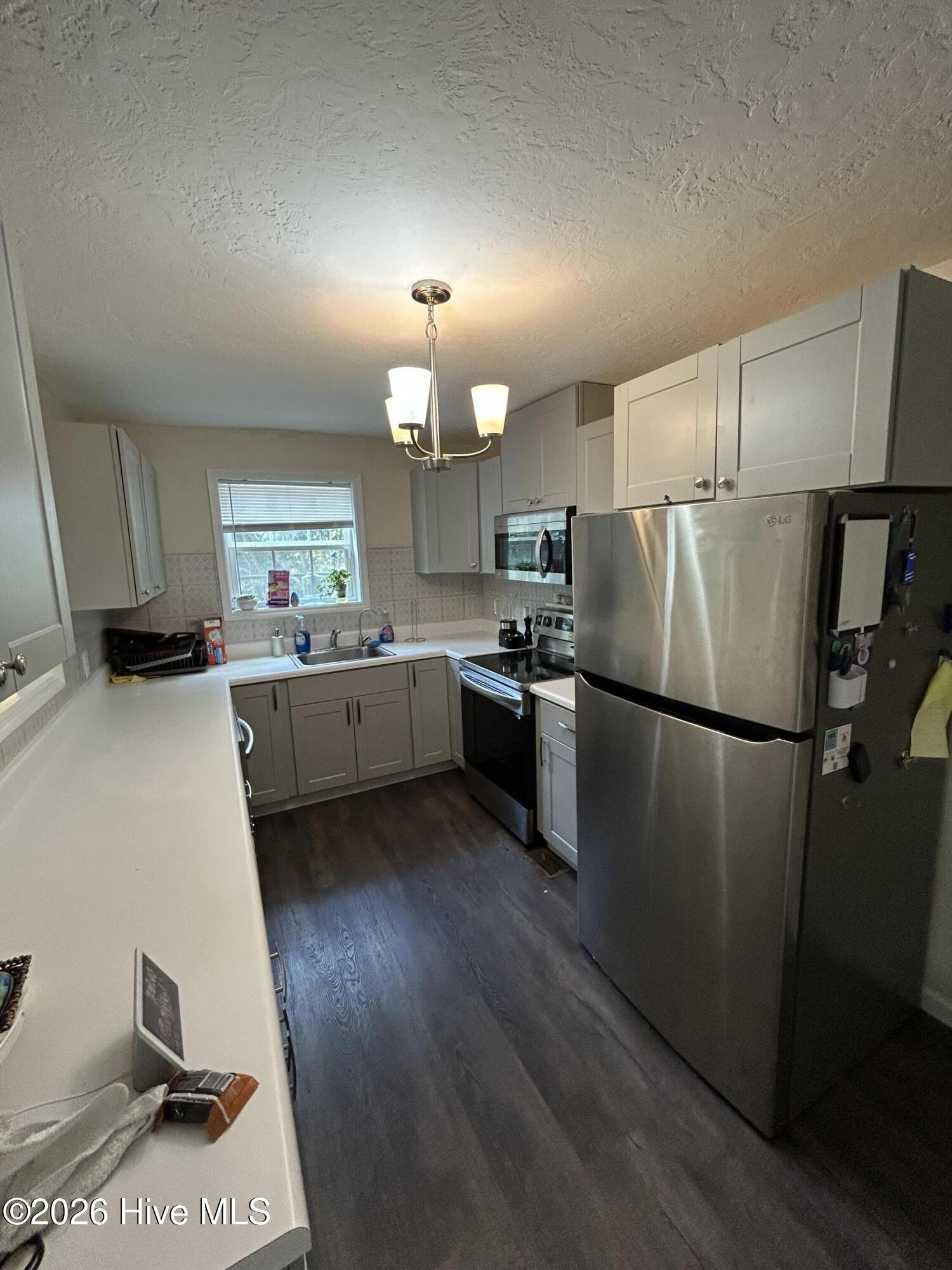 2838 Thomas Lane Property Photo 6