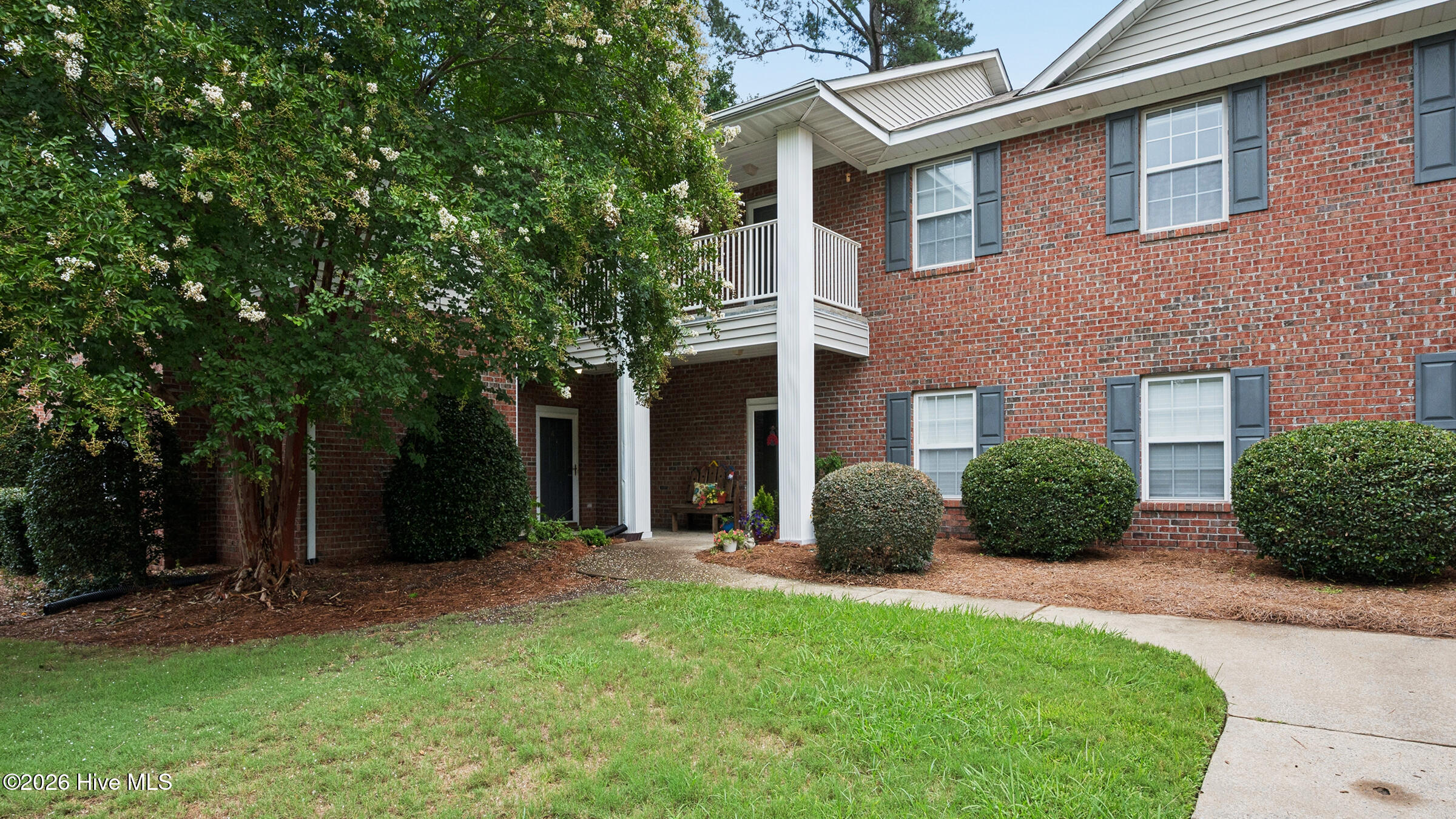 2209 Locksley Woods Drive E Property Photo 1
