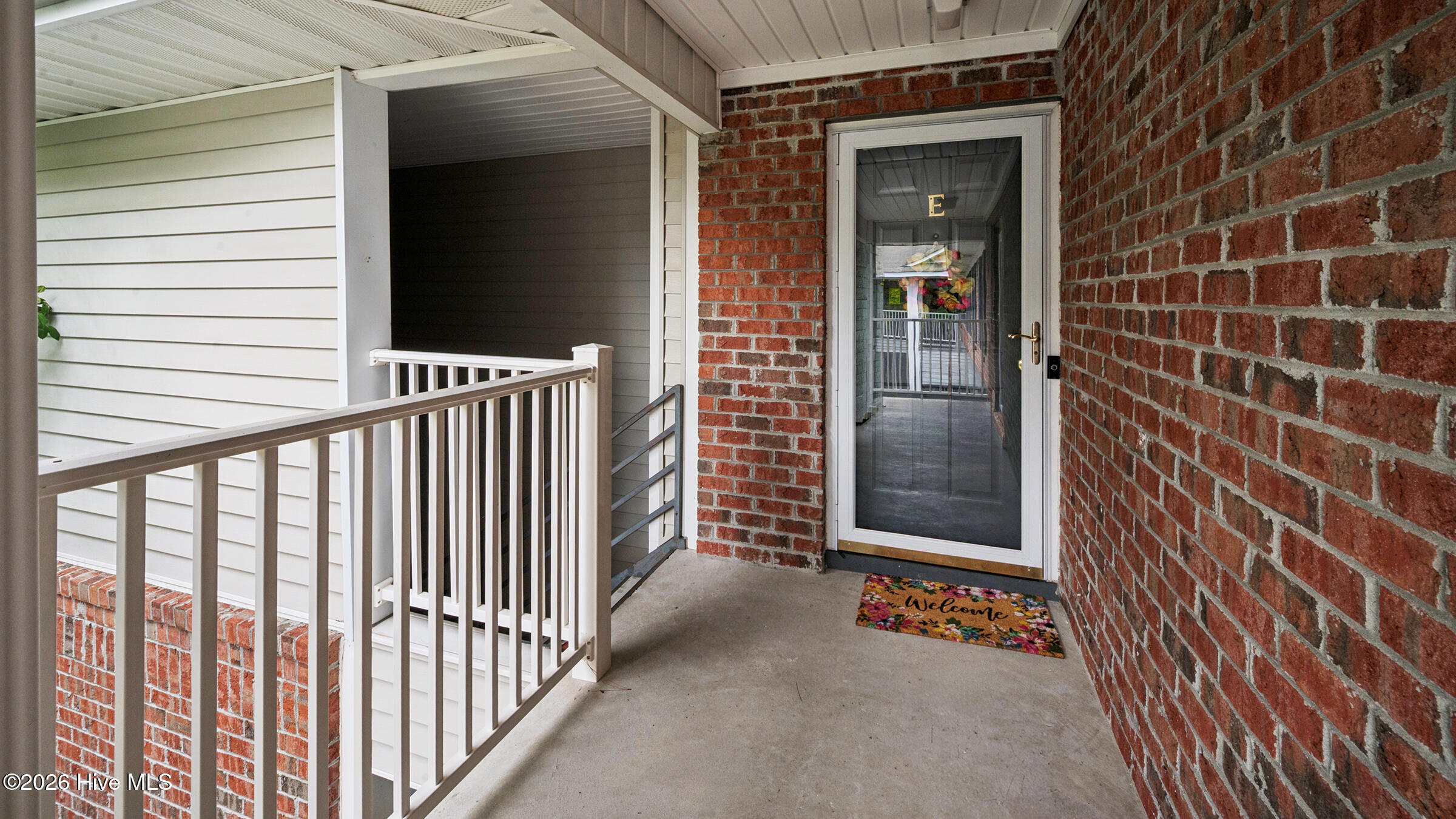 2209 Locksley Woods Drive E Property Photo 3