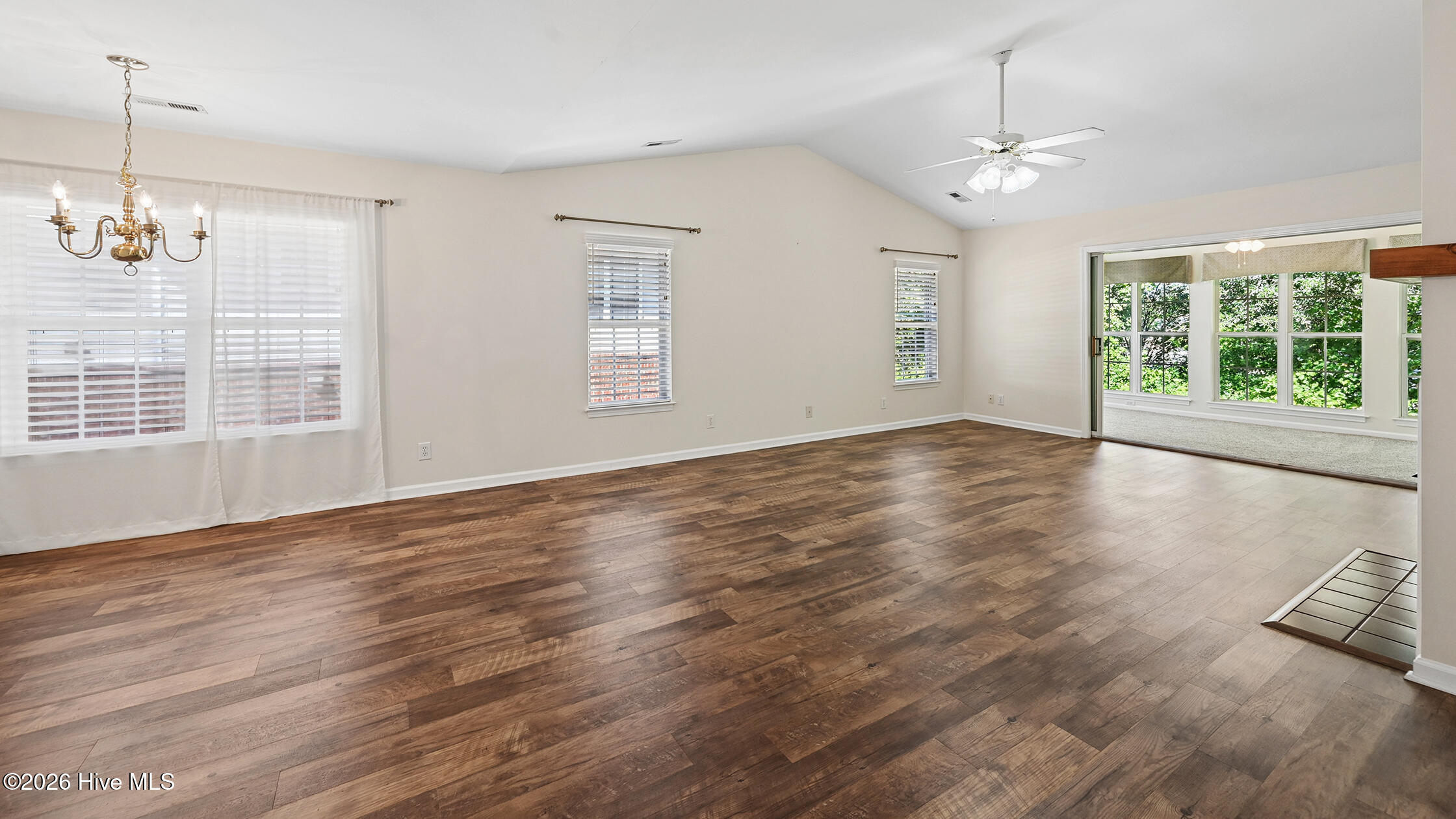 2209 Locksley Woods Drive E Property Photo 5