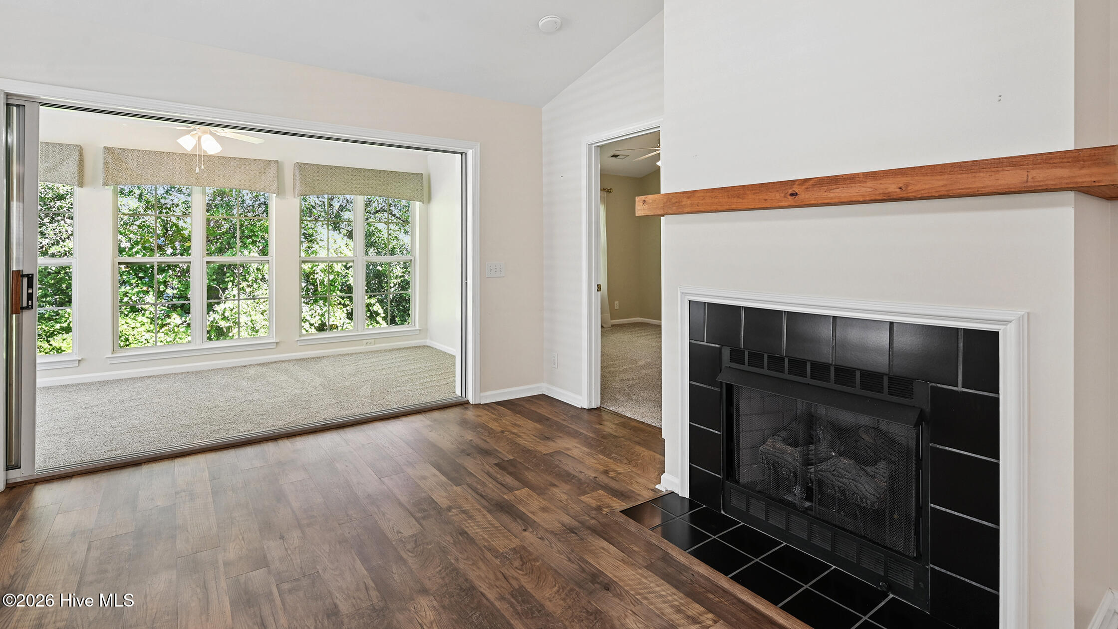 2209 Locksley Woods Drive E Property Photo 11
