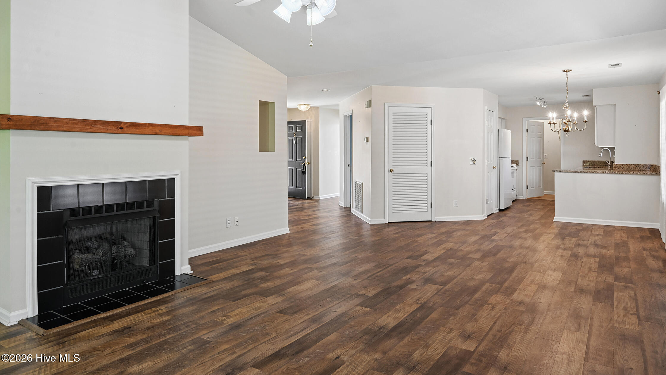2209 Locksley Woods Drive E Property Photo 13