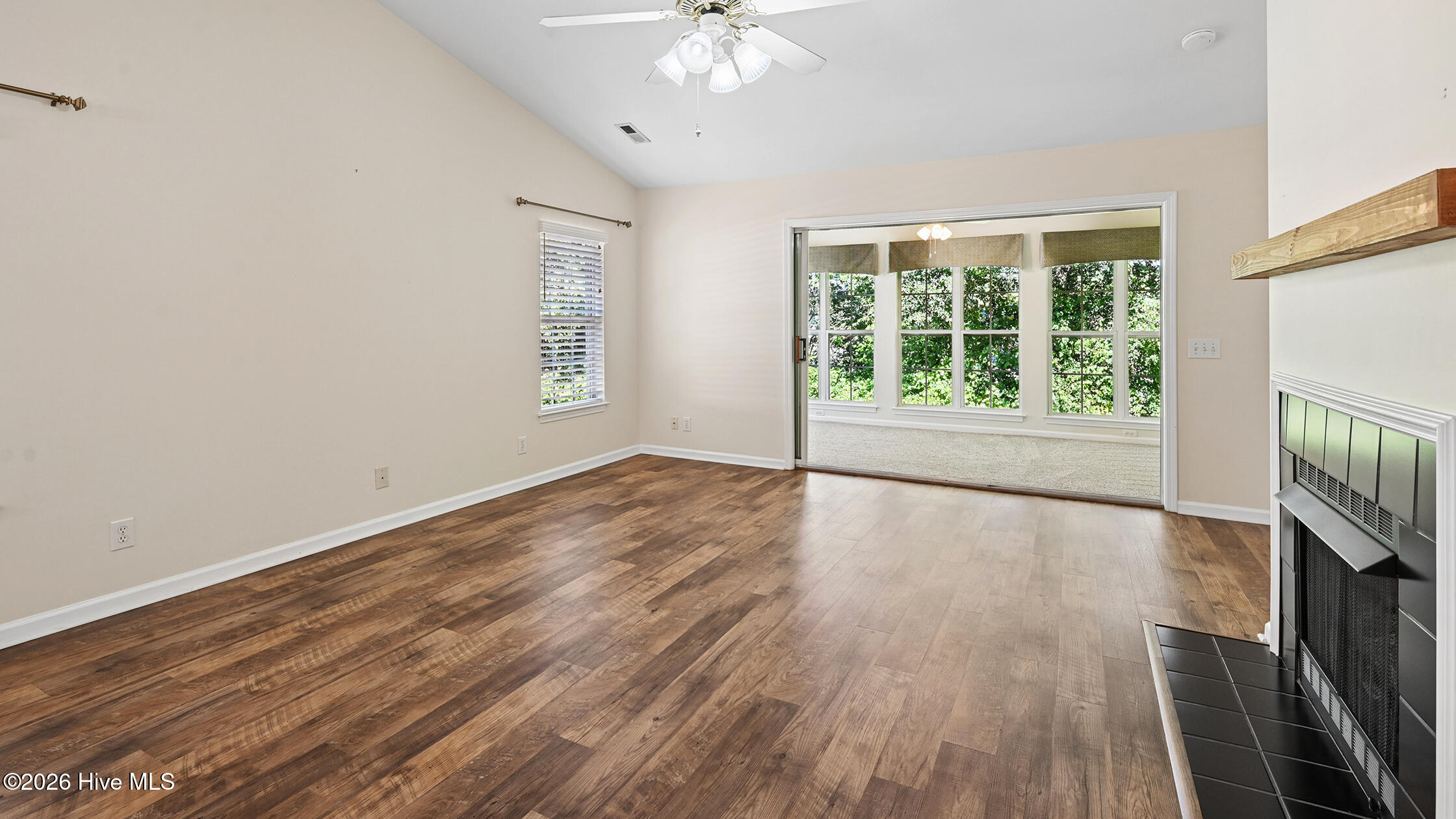 2209 Locksley Woods Drive E Property Photo 14