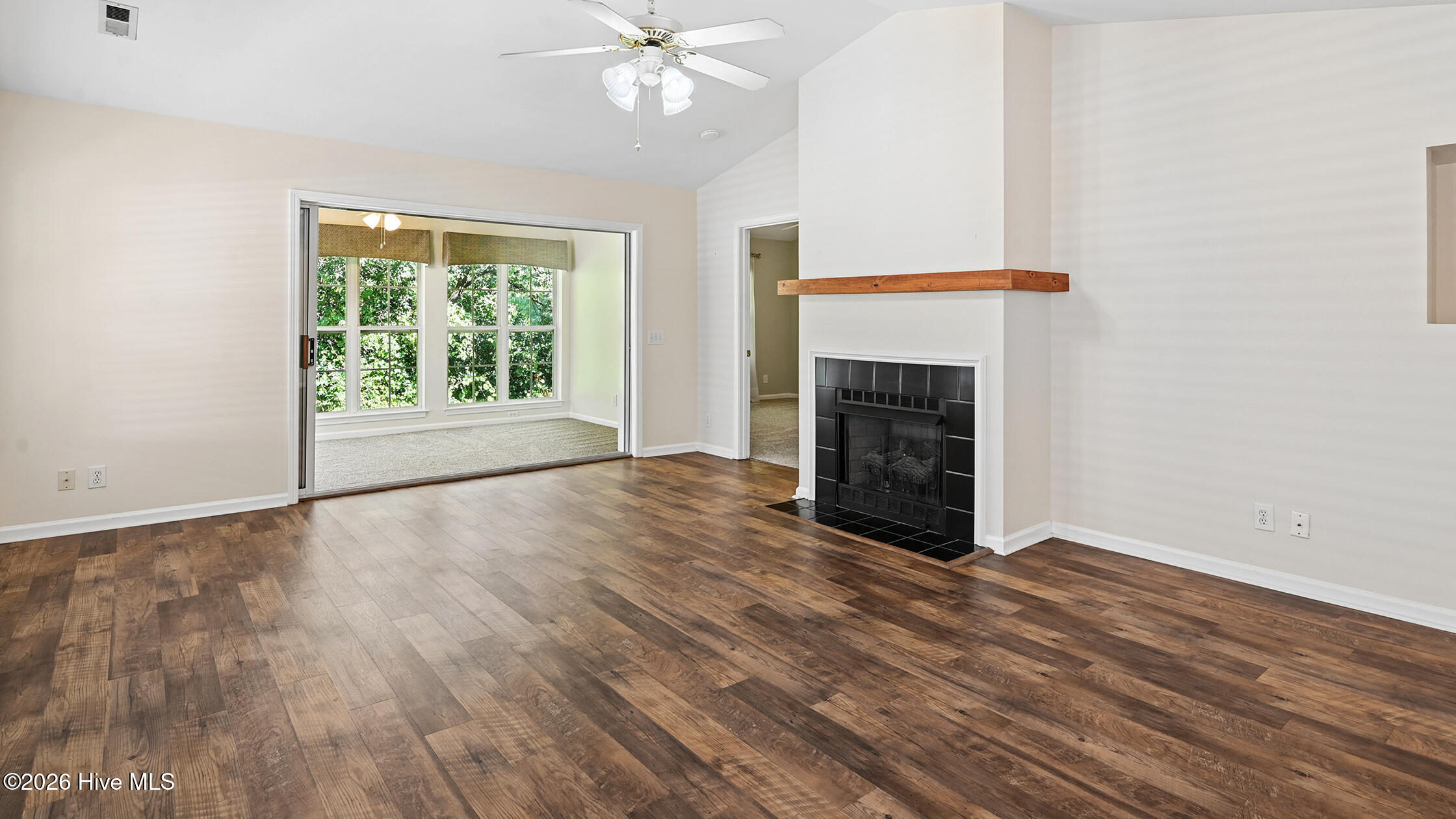2209 Locksley Woods Drive E Property Photo 15