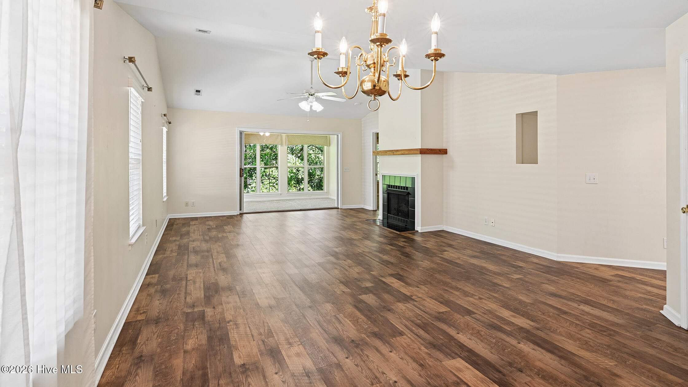 2209 Locksley Woods Drive E Property Photo 16