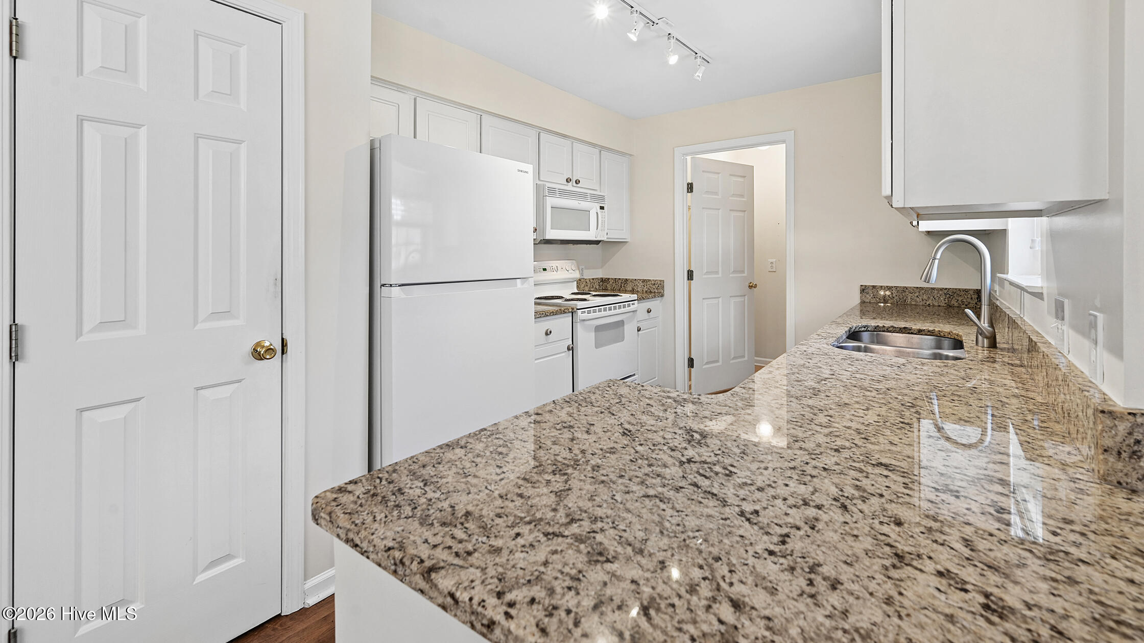 2209 Locksley Woods Drive E Property Photo 19