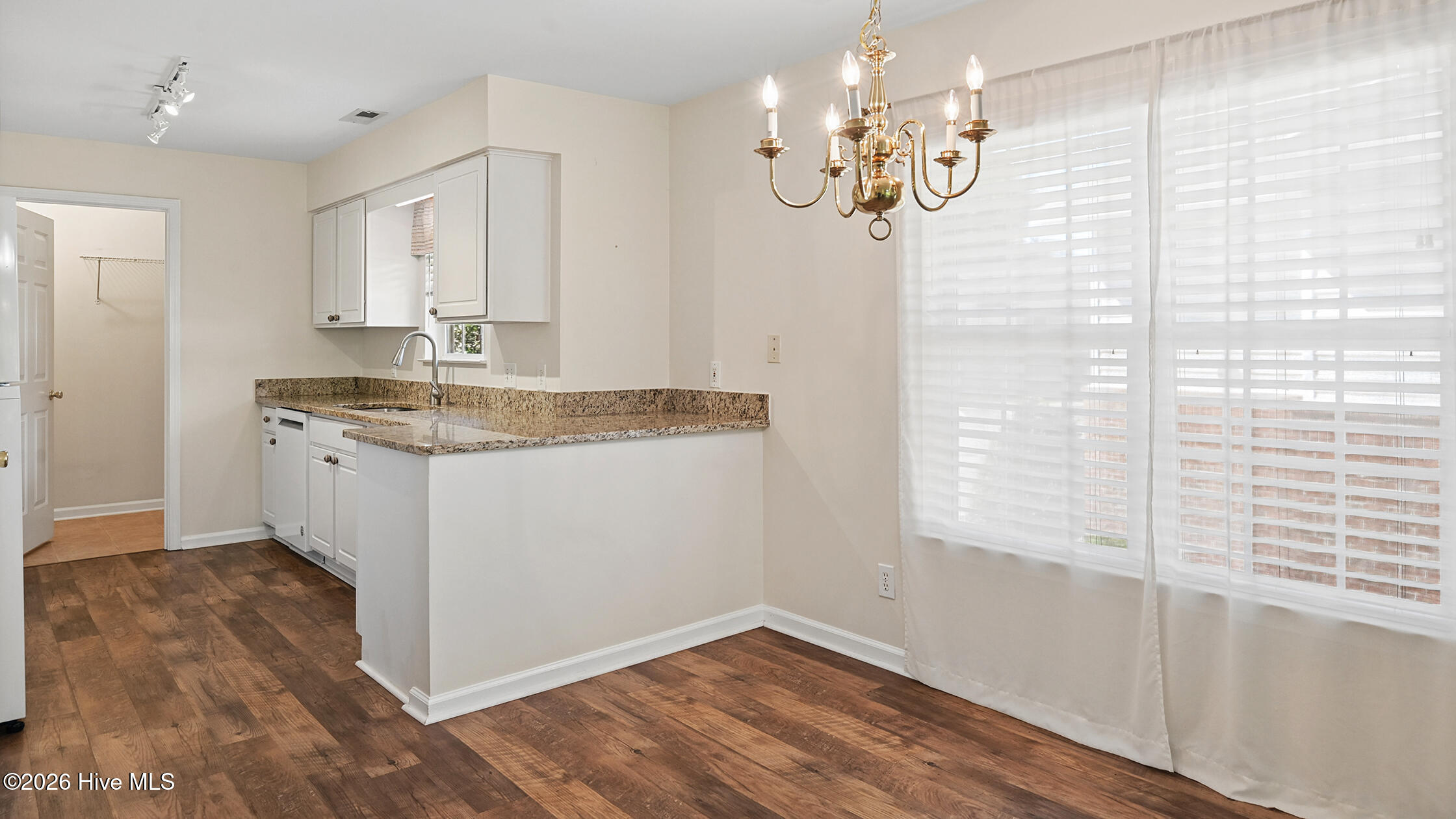 2209 Locksley Woods Drive E Property Photo 20
