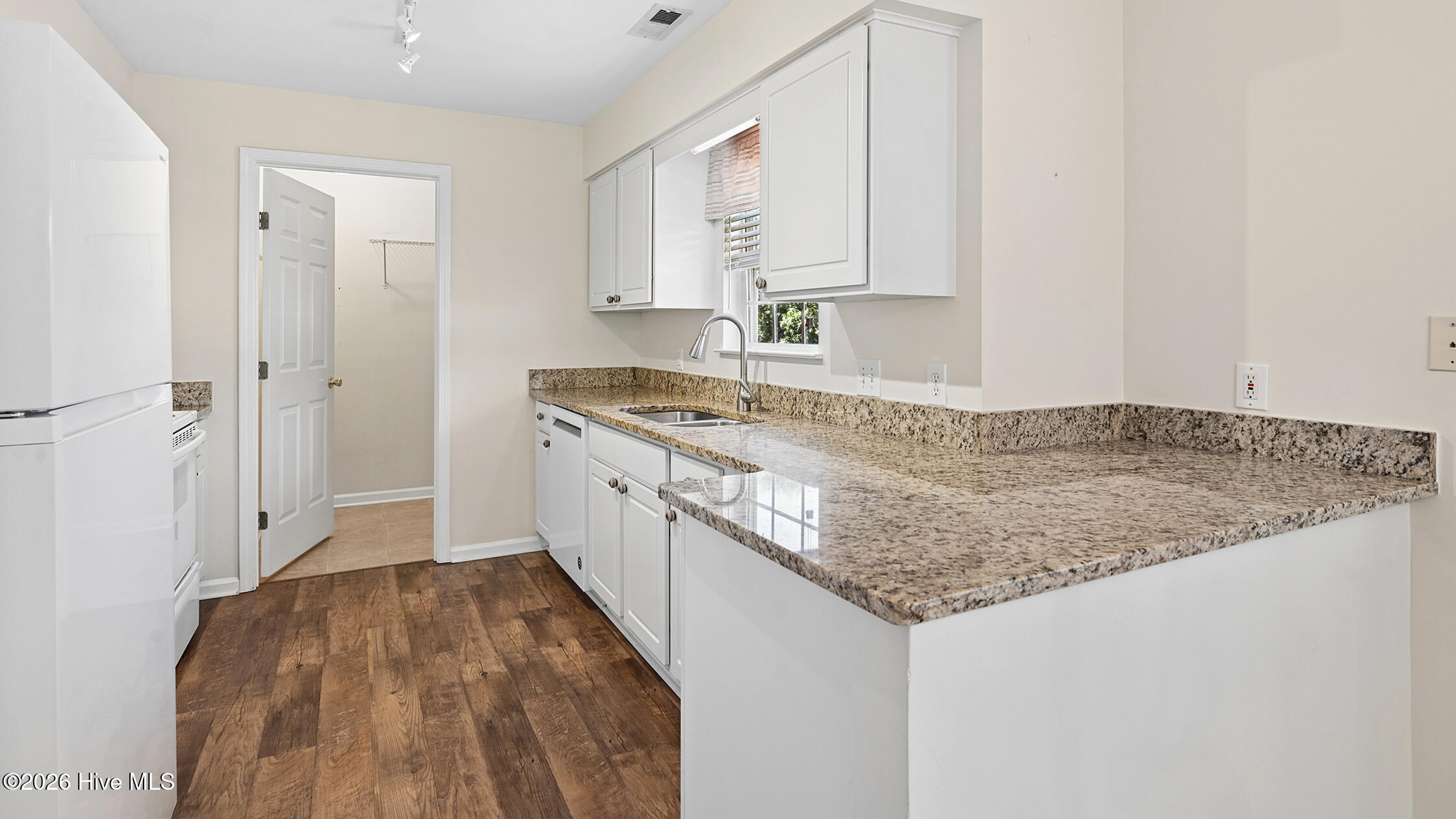 2209 Locksley Woods Drive E Property Photo 21