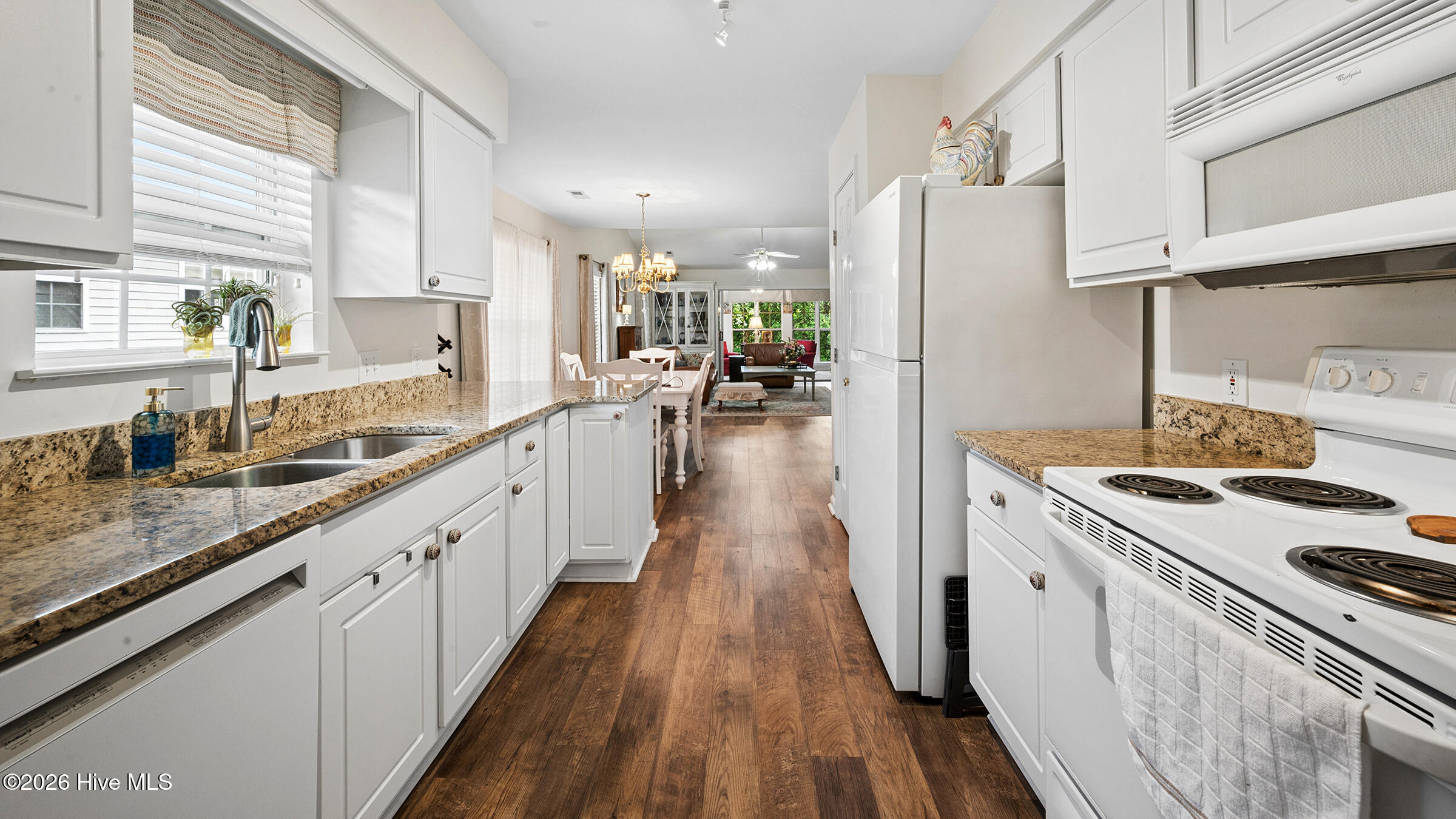 2209 Locksley Woods Drive E Property Photo 31