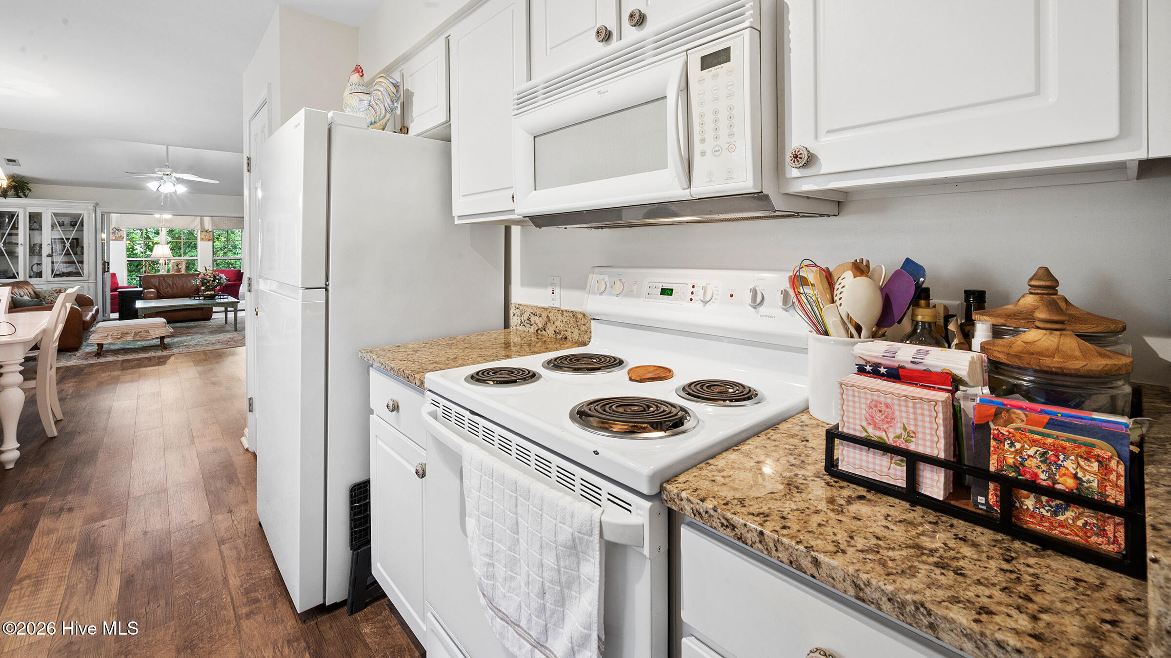 2209 Locksley Woods Drive E Property Photo 32