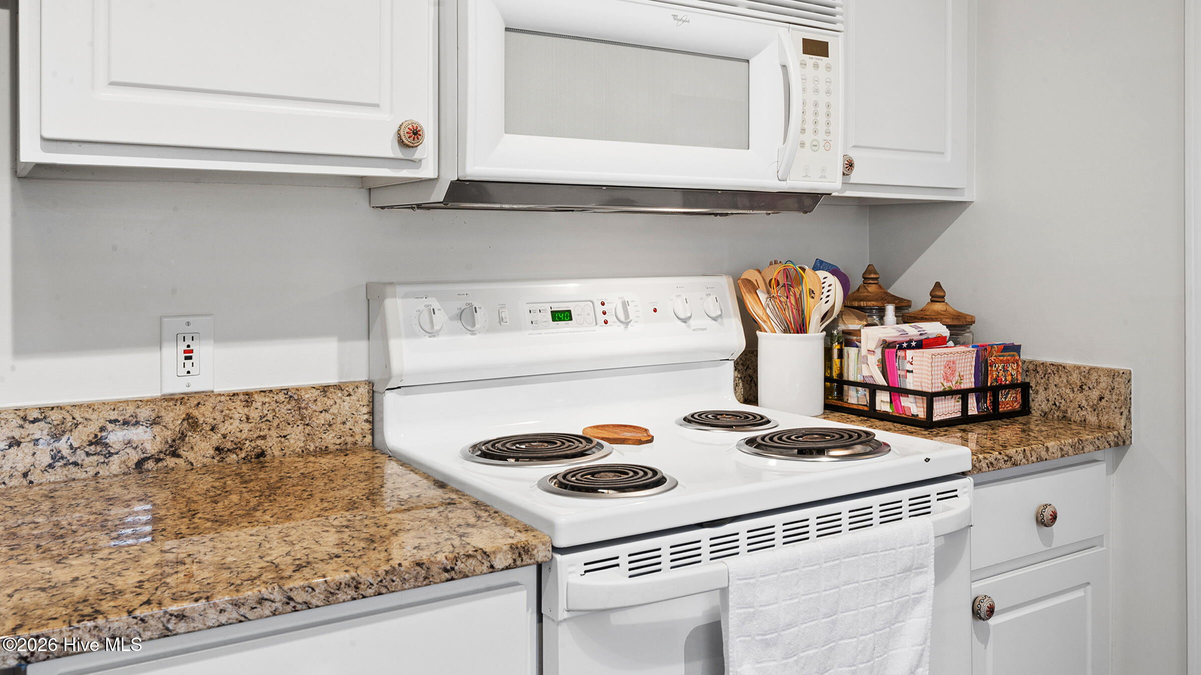 2209 Locksley Woods Drive E Property Photo 34