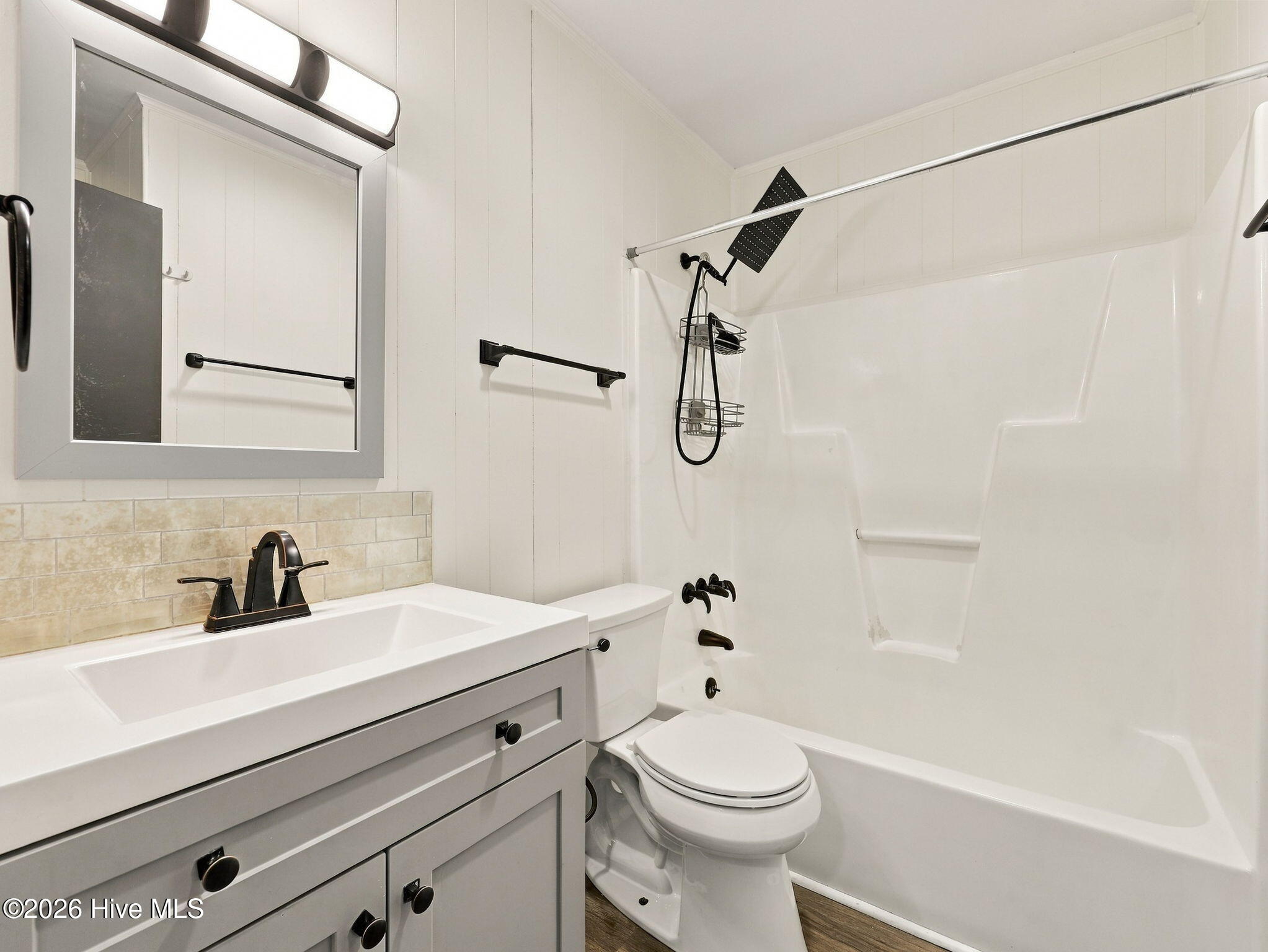 100 Ravenwood Drive B Property Photo 9