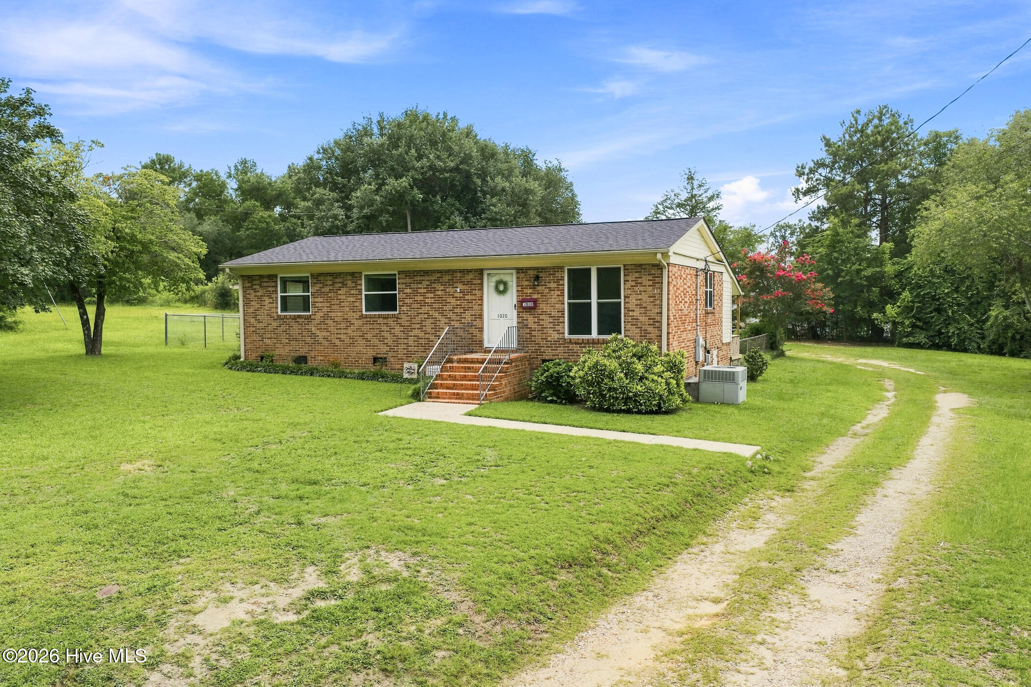 1020 Laurel Avenue Property Photo 1