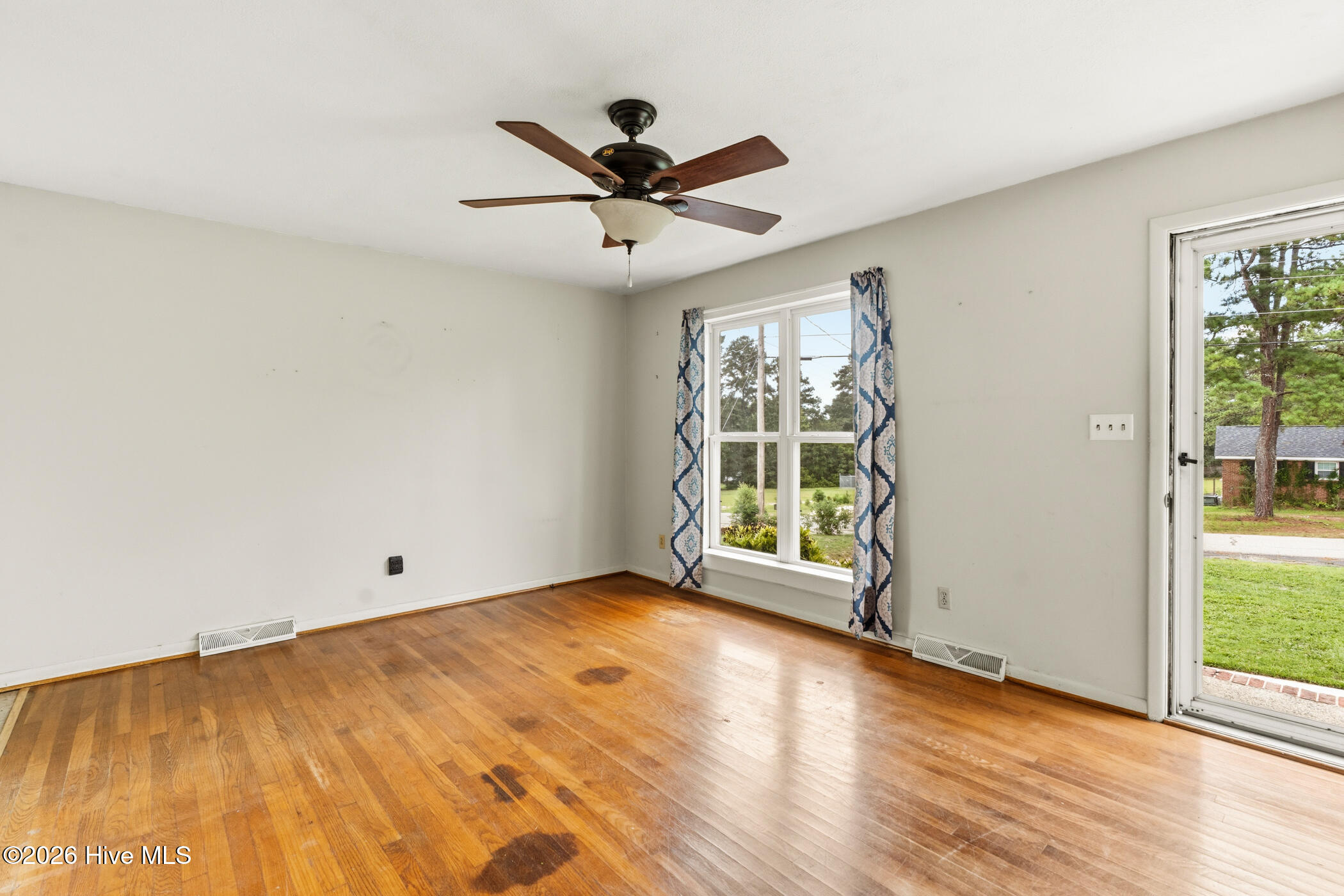 1020 Laurel Avenue Property Photo 7