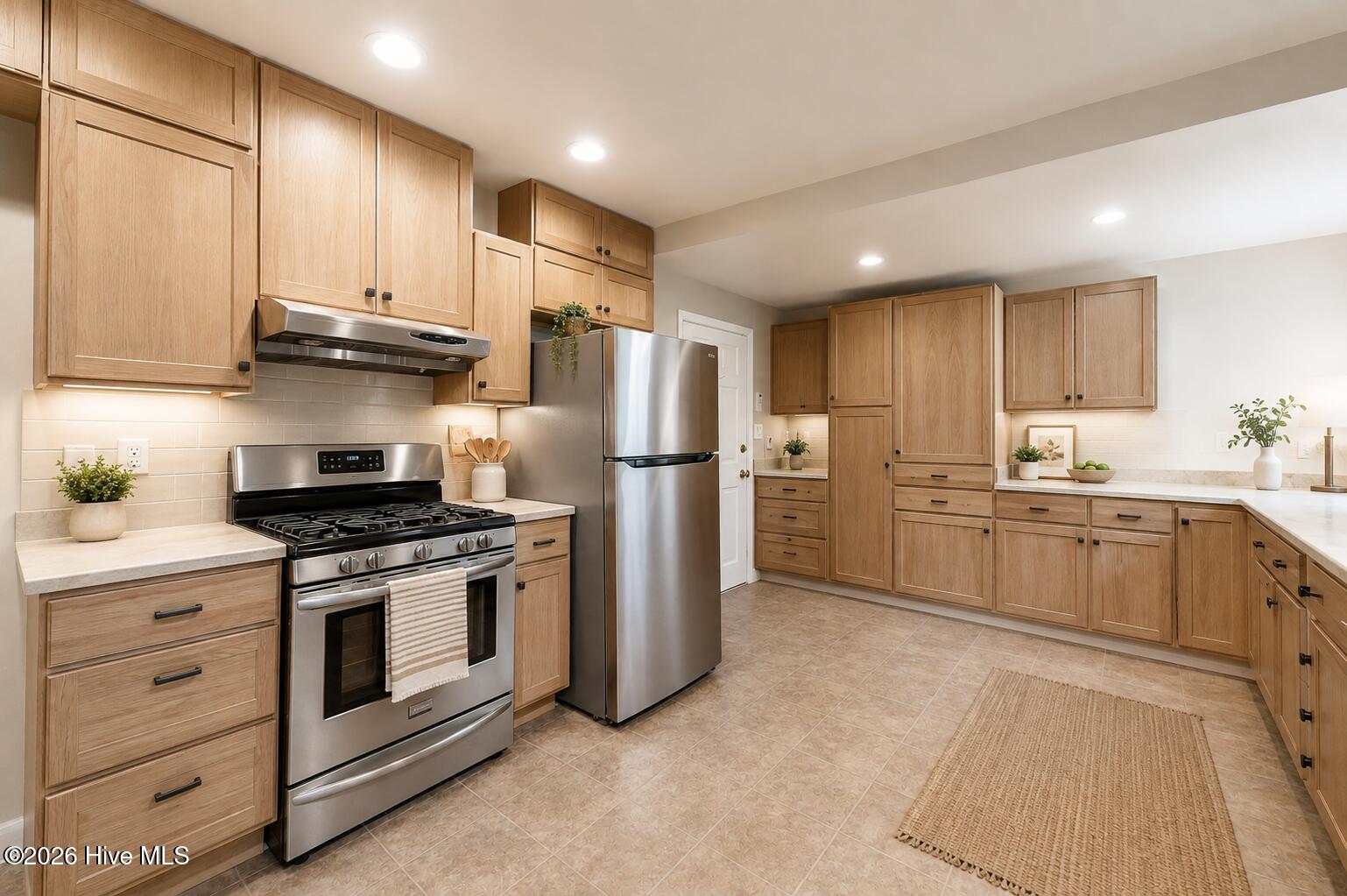 1010 Rosemont Drive Property Photo 4