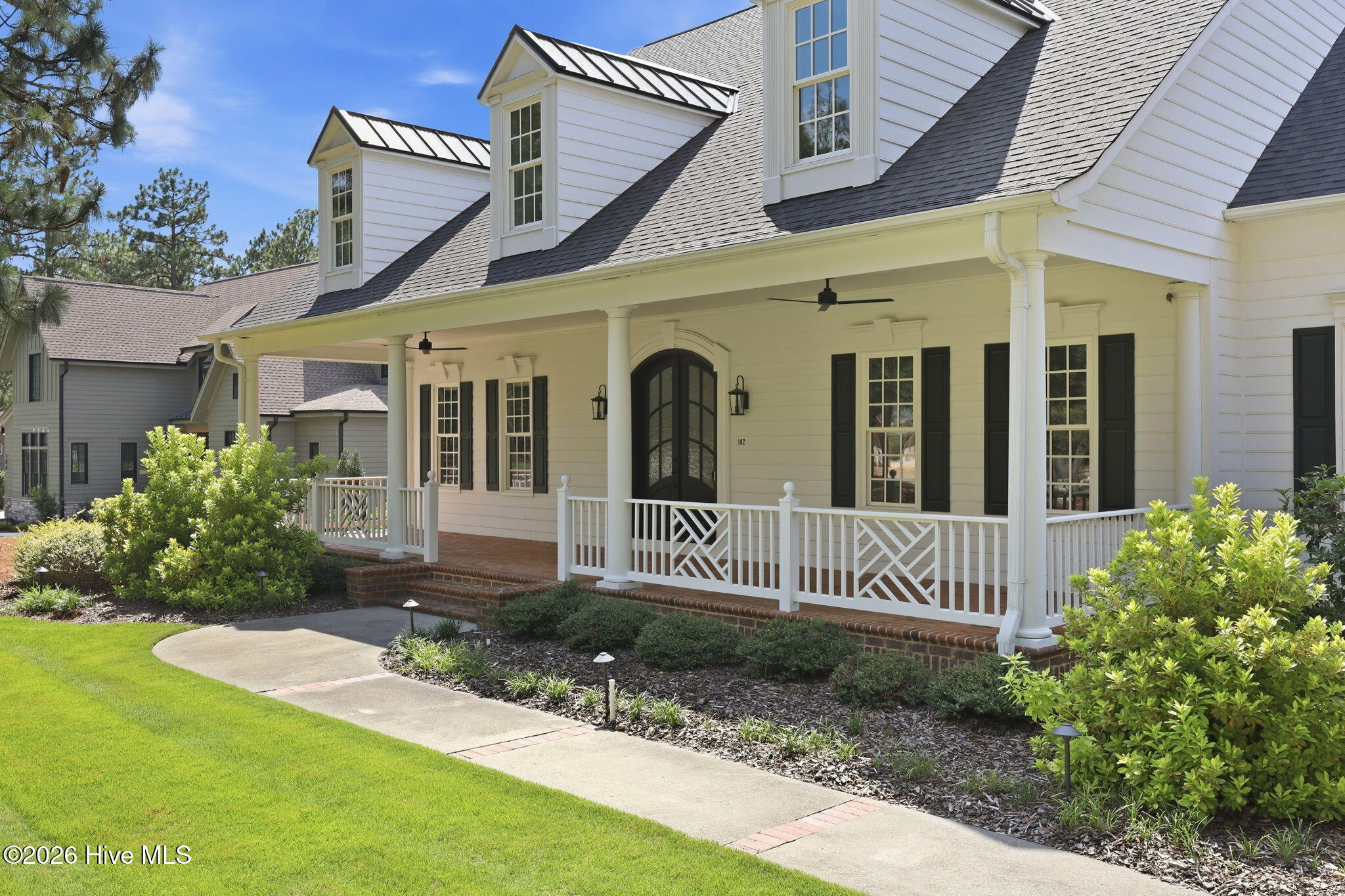 102 Chesterfield Drive Property Photo 2